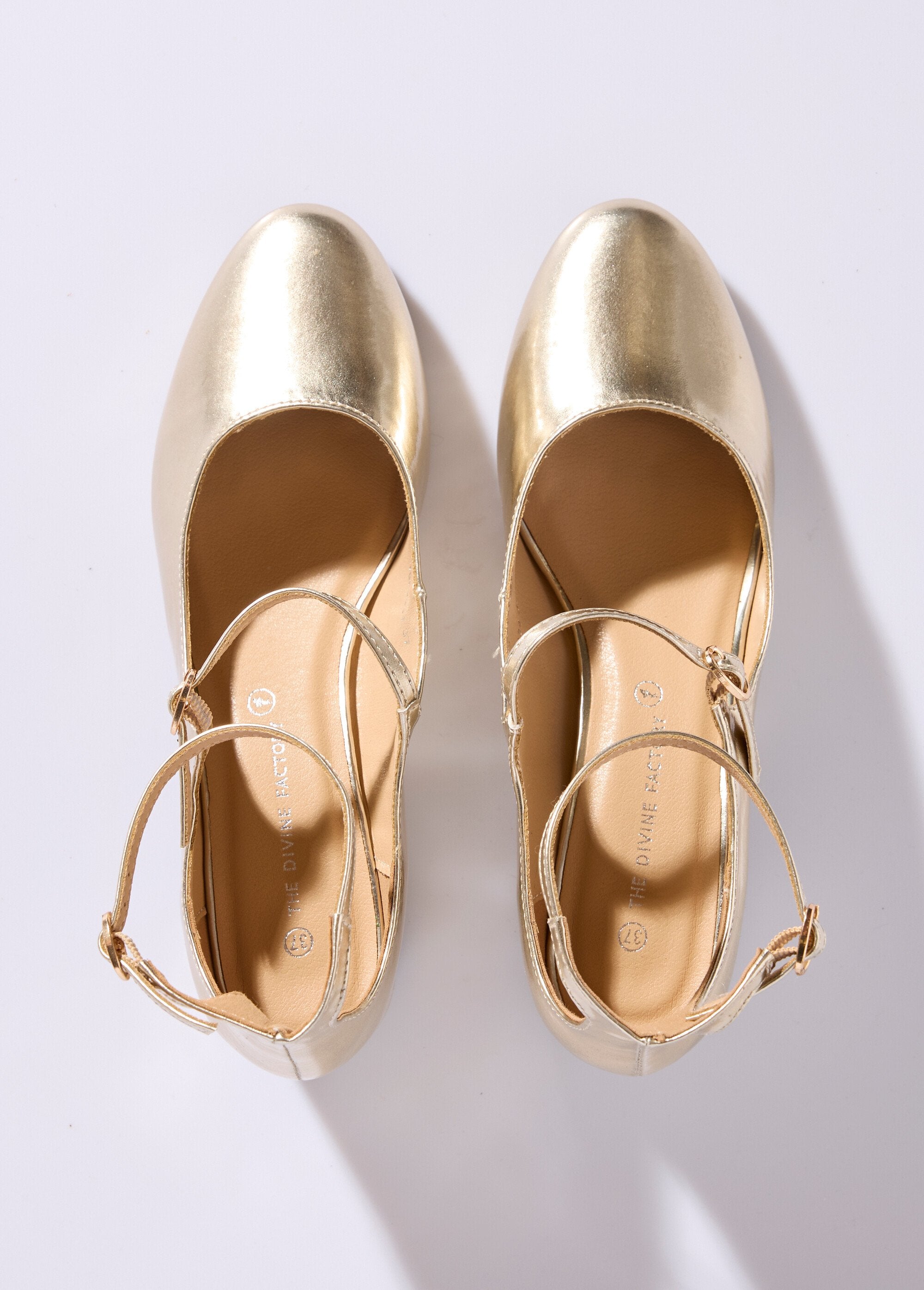 Botins_de_biqueira_redonda_com_tiras_finas_Dore_OV1_slim