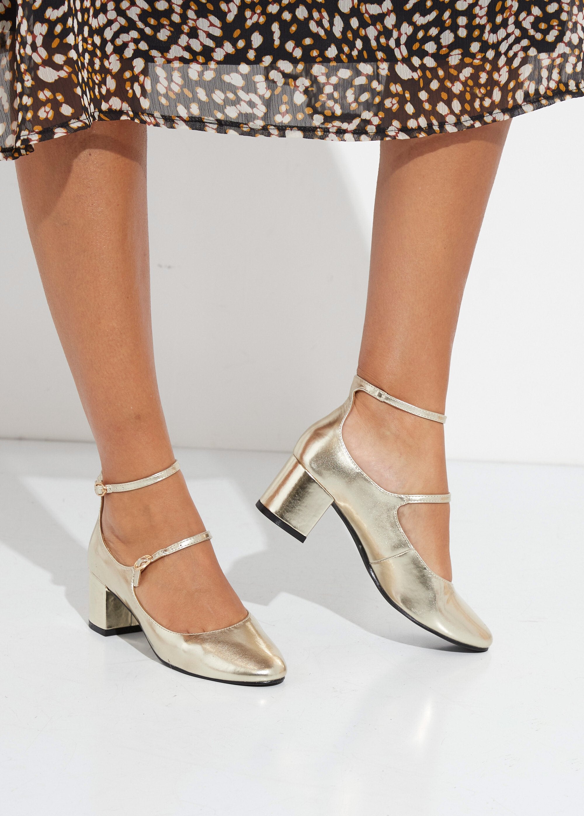 Botins_de_biqueira_redonda_com_tiras_finas_Dore_SF1_slim