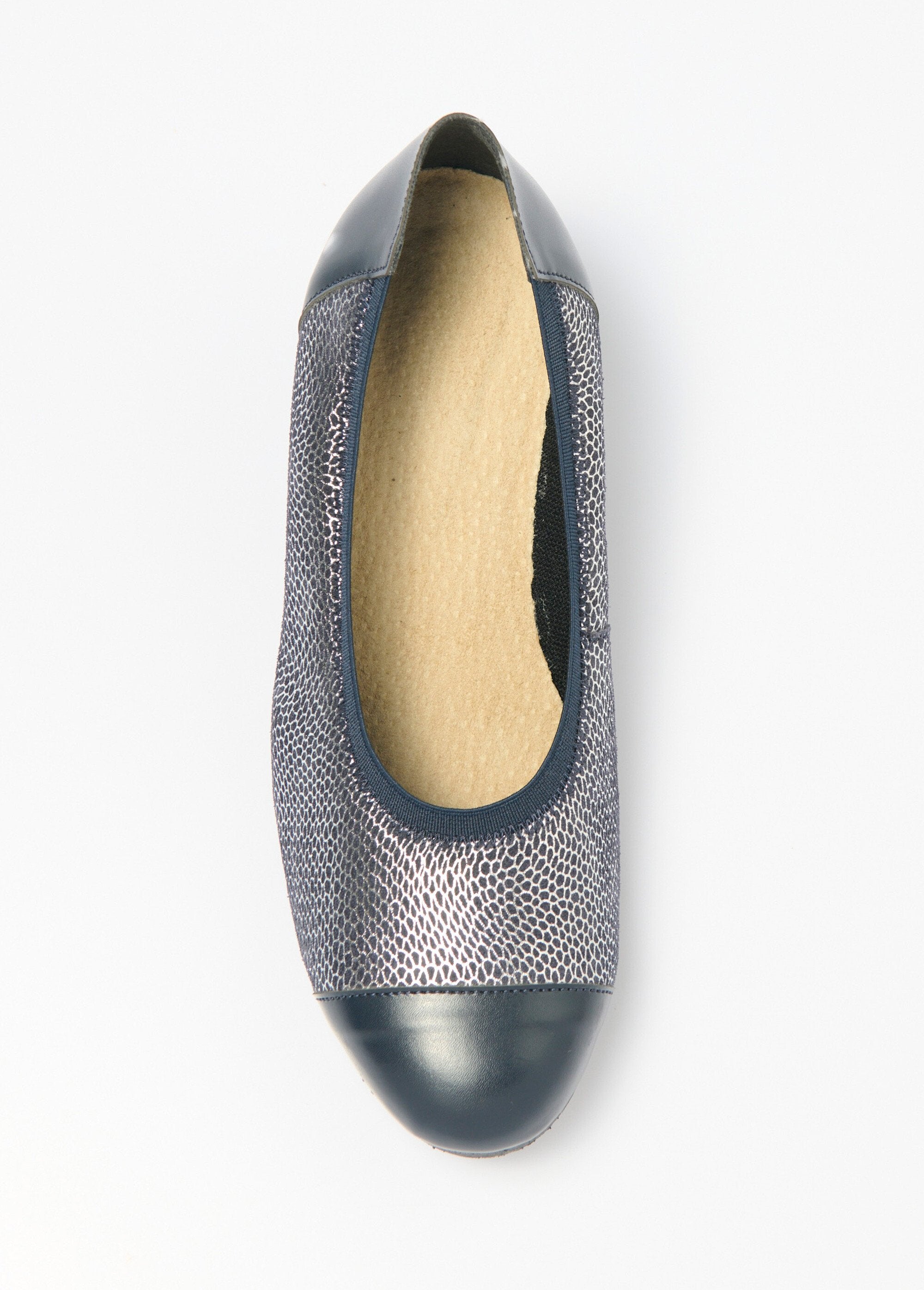 Bailarinas_de_cunha_de_couro_com_largura_confortável_de_dois_materiais_Marine_OV1_slim