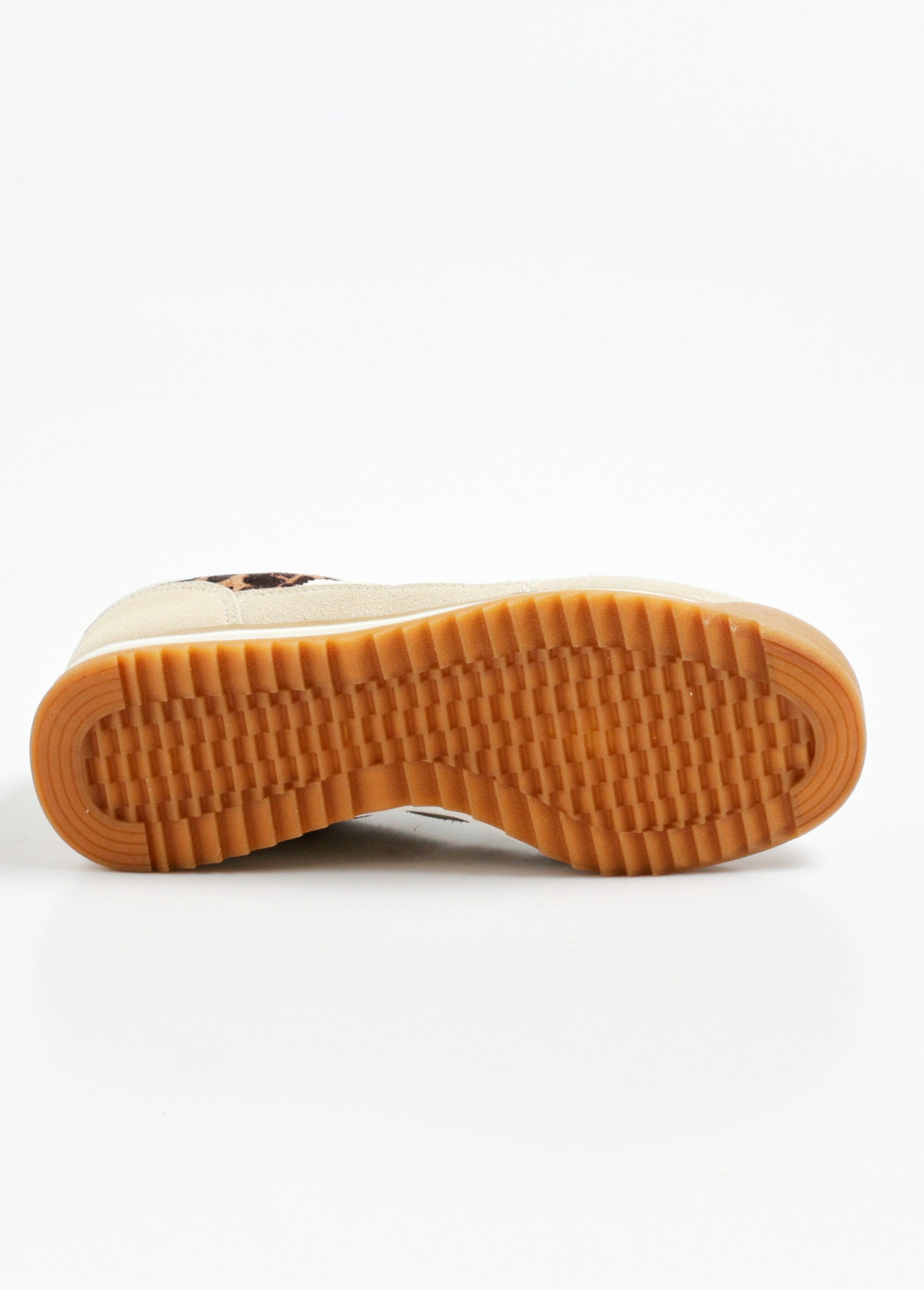Tênis_plataforma_com_efeito_camurça_Leopard_UN1_slim