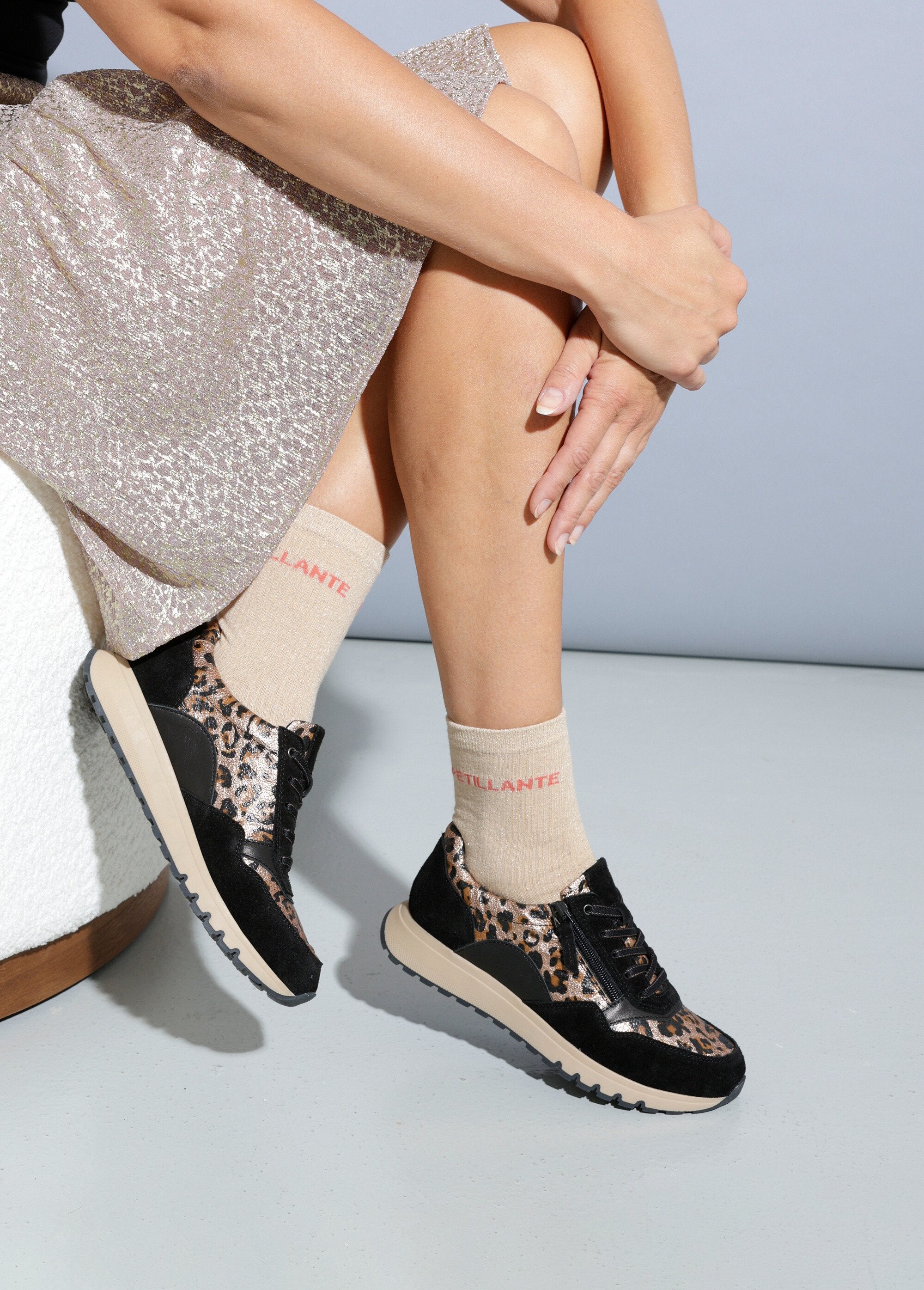 Sapatilhas_com_fecho_de_correr_de_largura_confortável_em_pele_e_estampado_de_pele_de_animal_Noir_et_leopard_SF1_slim