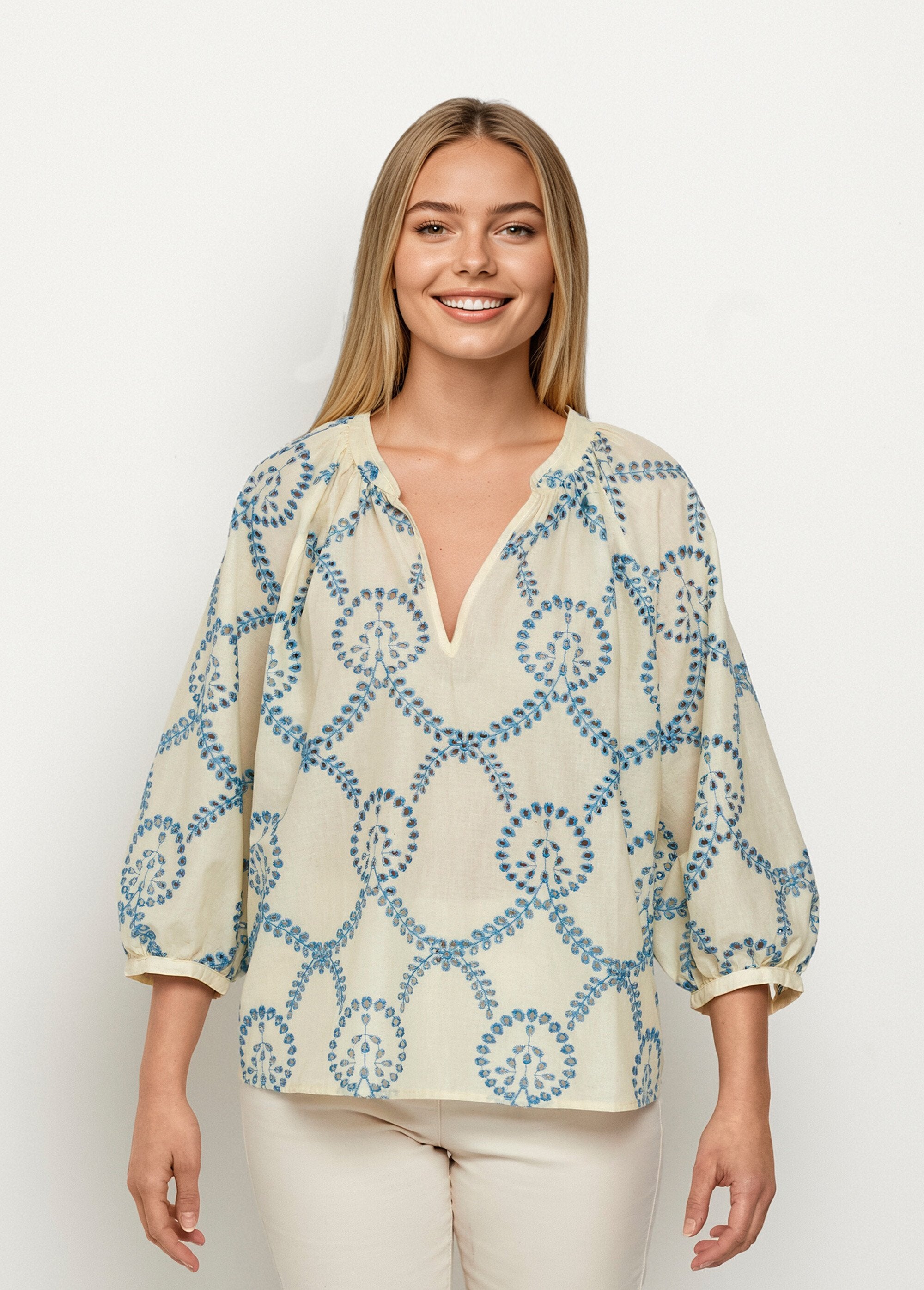 Blusa_solta_com_bordado_vazado_e_mangas_3/4_Ecru_FA1_slim