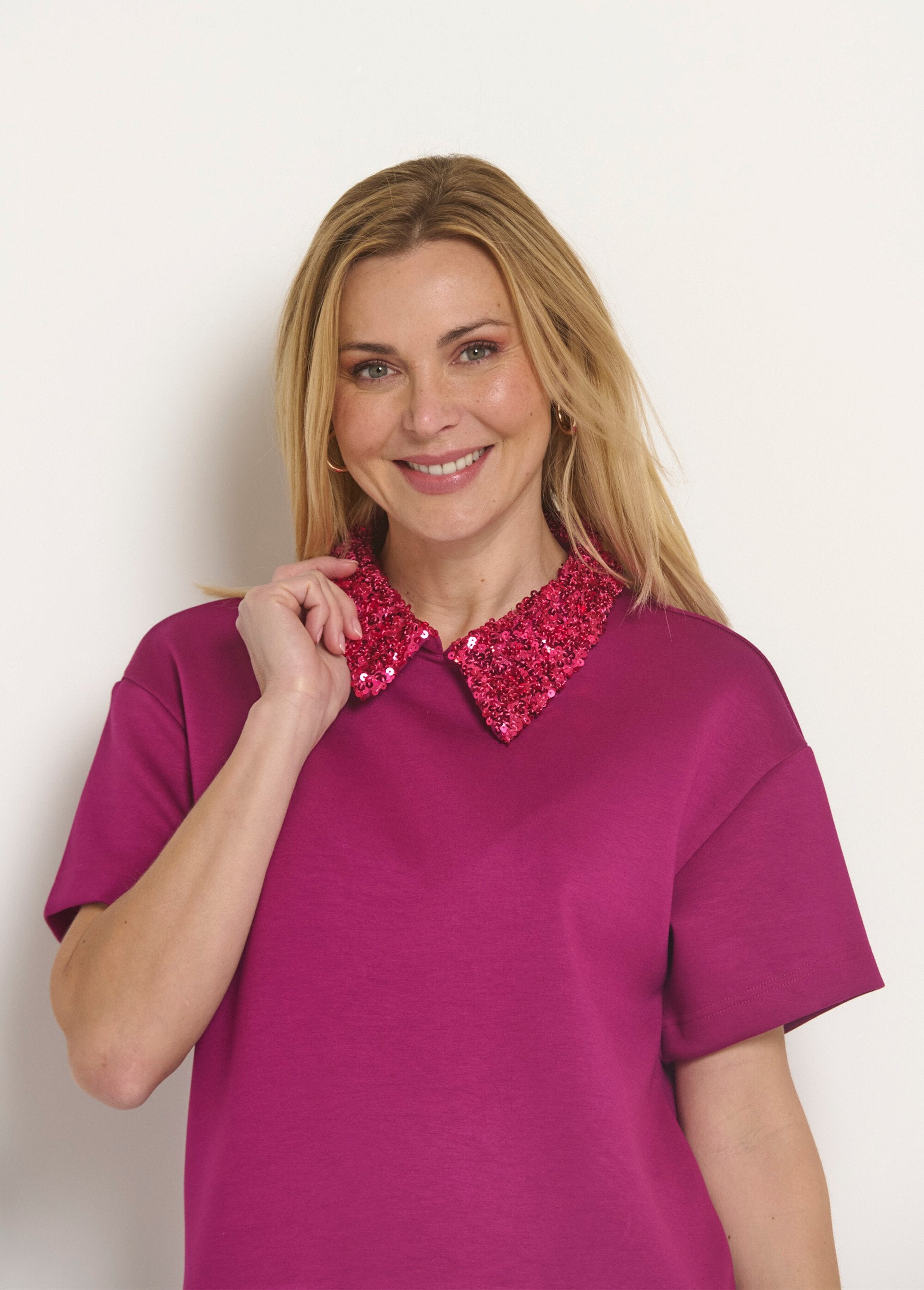 Blusa_com_gola_de_lantejoulas_e_manga_curta_Framboise_DE1_slim