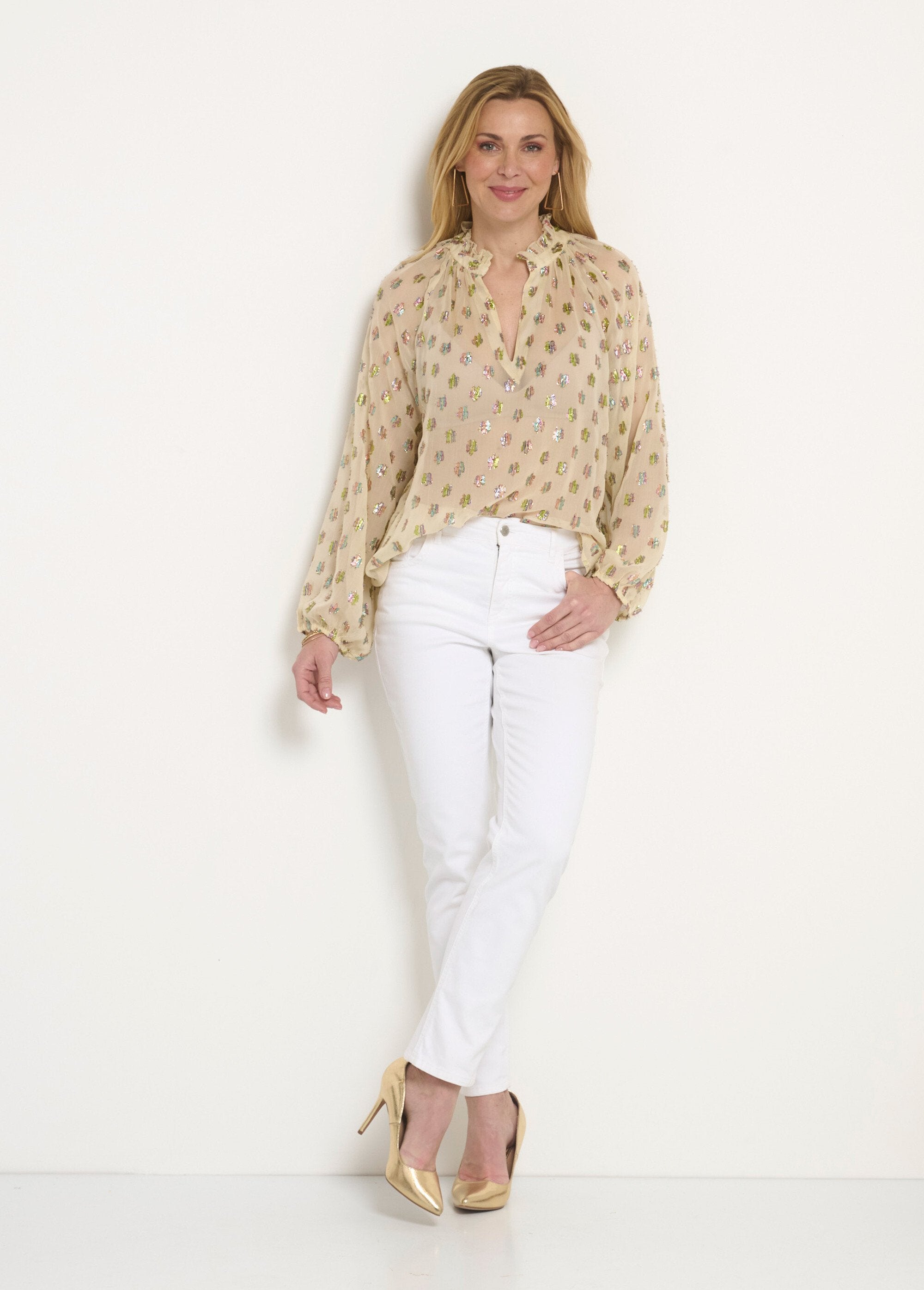 Blusa_voile_com_estampa_metálica_e_decote_V_Ecru_SF1_slim