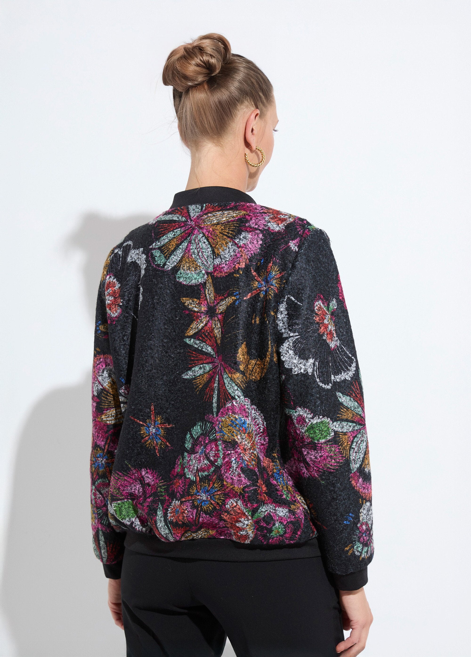 Casaco_bomber_em_tecido_boucle_estampado_Noir_et_rose_DO1_slim
