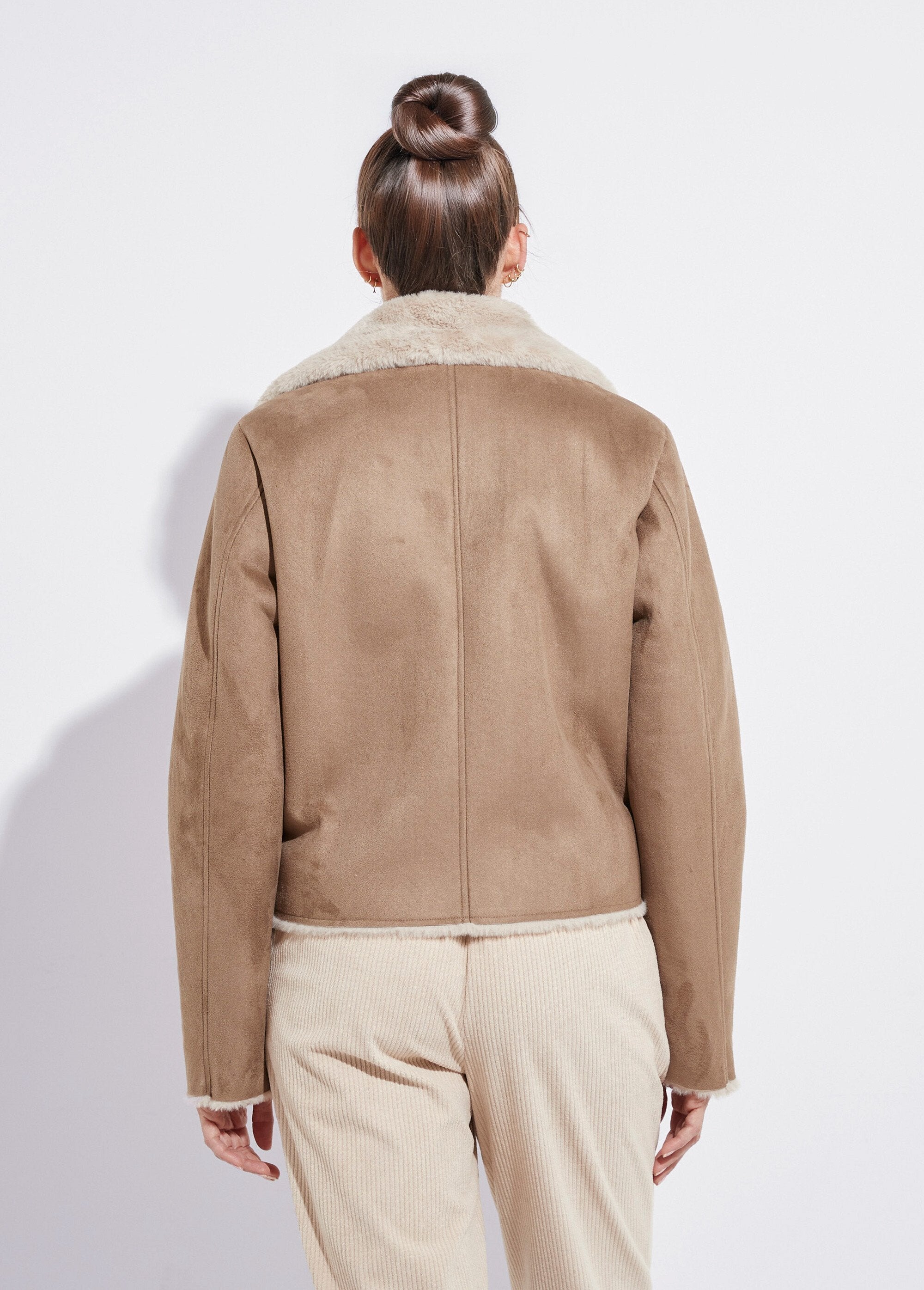 Jaqueta_com_zíper_estilo_pele_de_carneiro_Taupe_DO1_slim