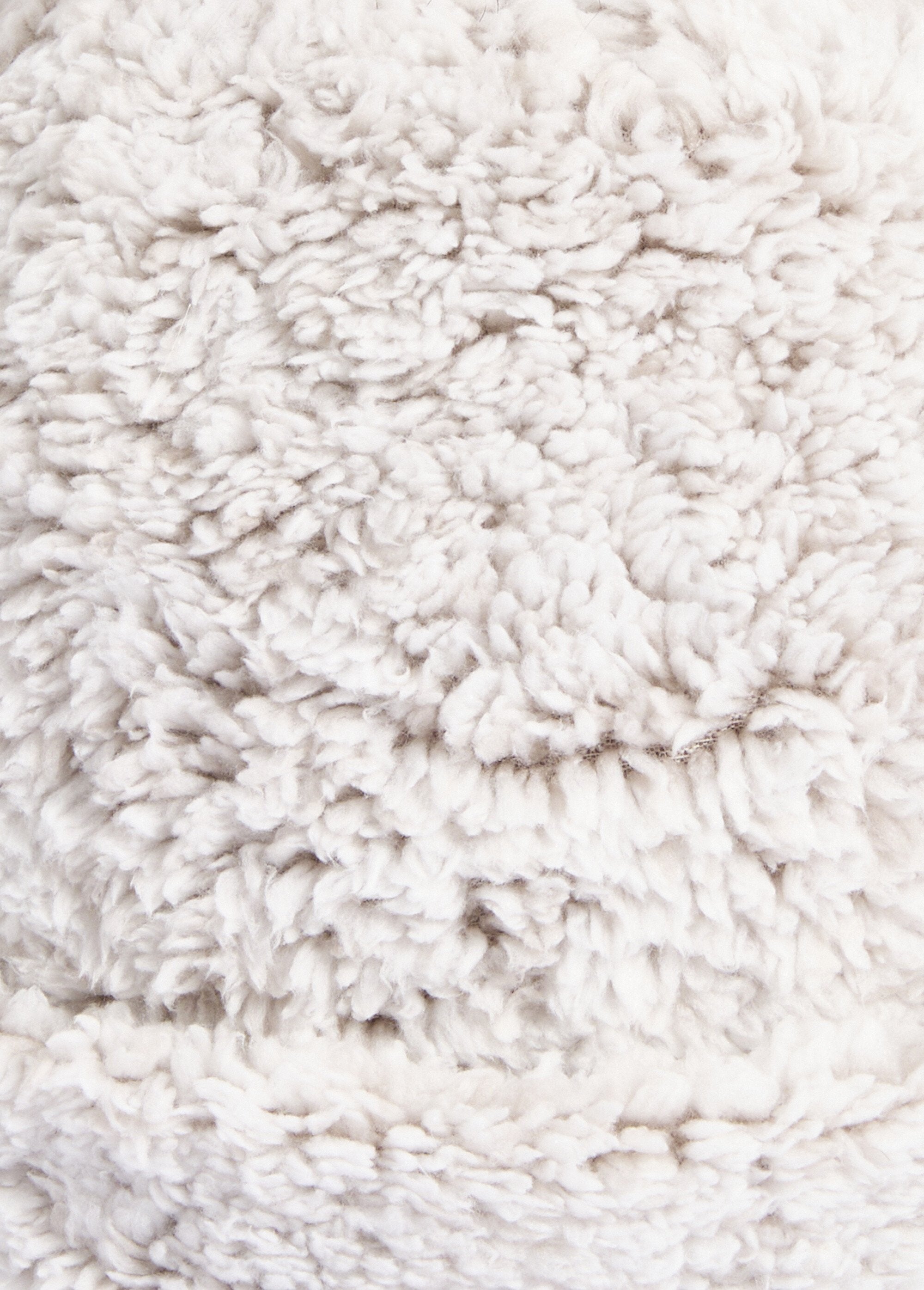 Chapéu_de_lã_estilo_Sherpa_com_pompom_Ecru_DE1_slim