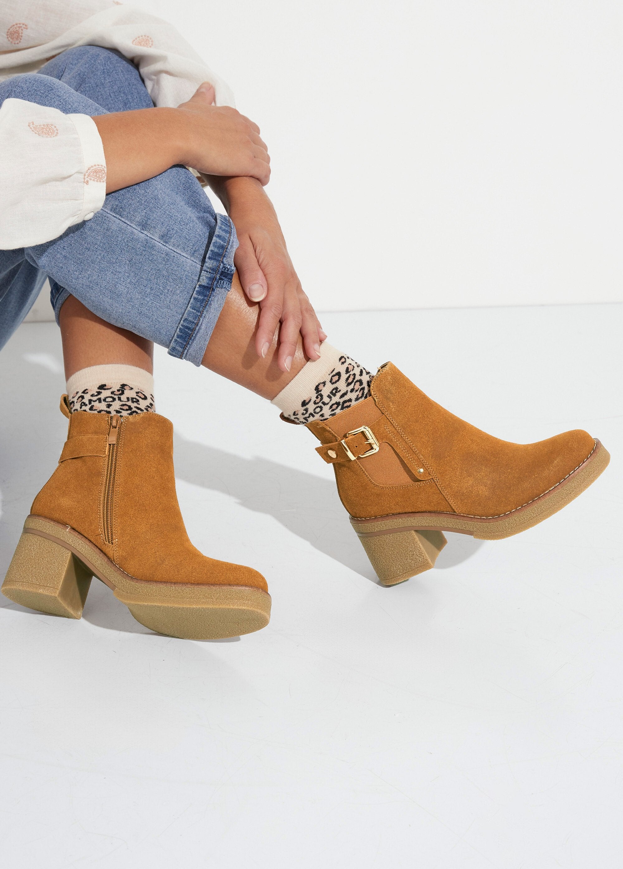 Botas_de_salto_alto_com_sola_de_crepe_Camel_SF1_slim