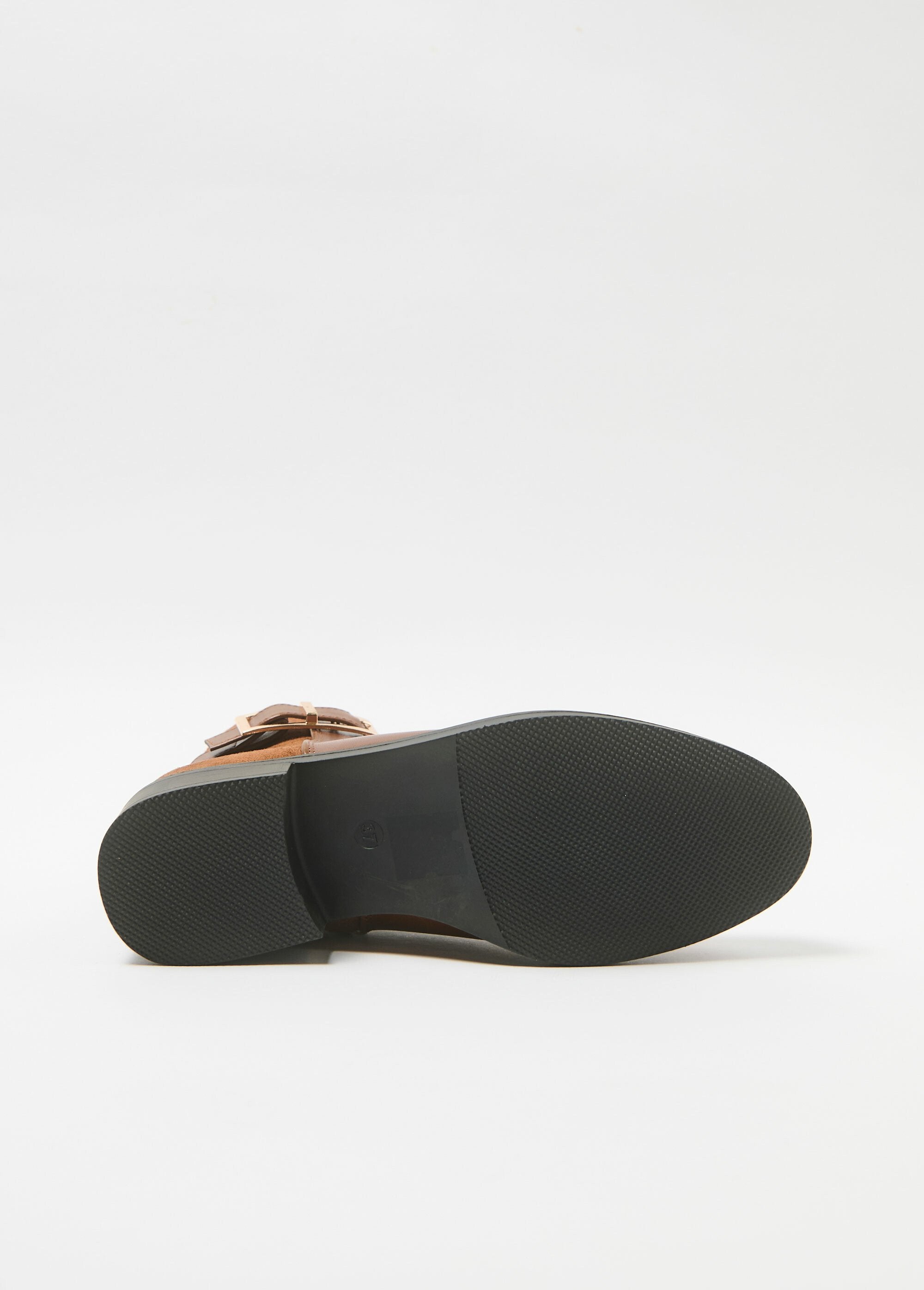 Botas_bimateriais_com_salto_e_fivela_Camel_UN1_slim