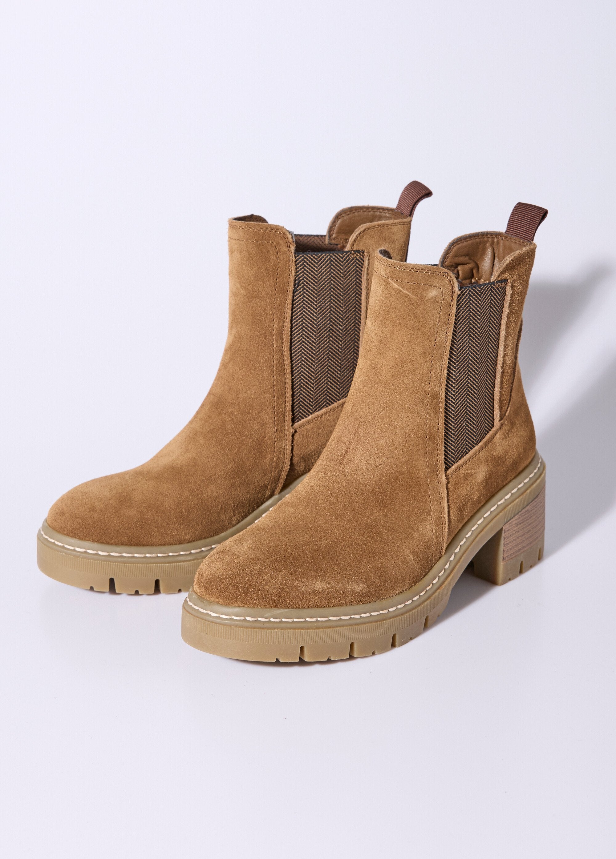 Botas_Chelsea_com_elástico_Camel_DE1_slim