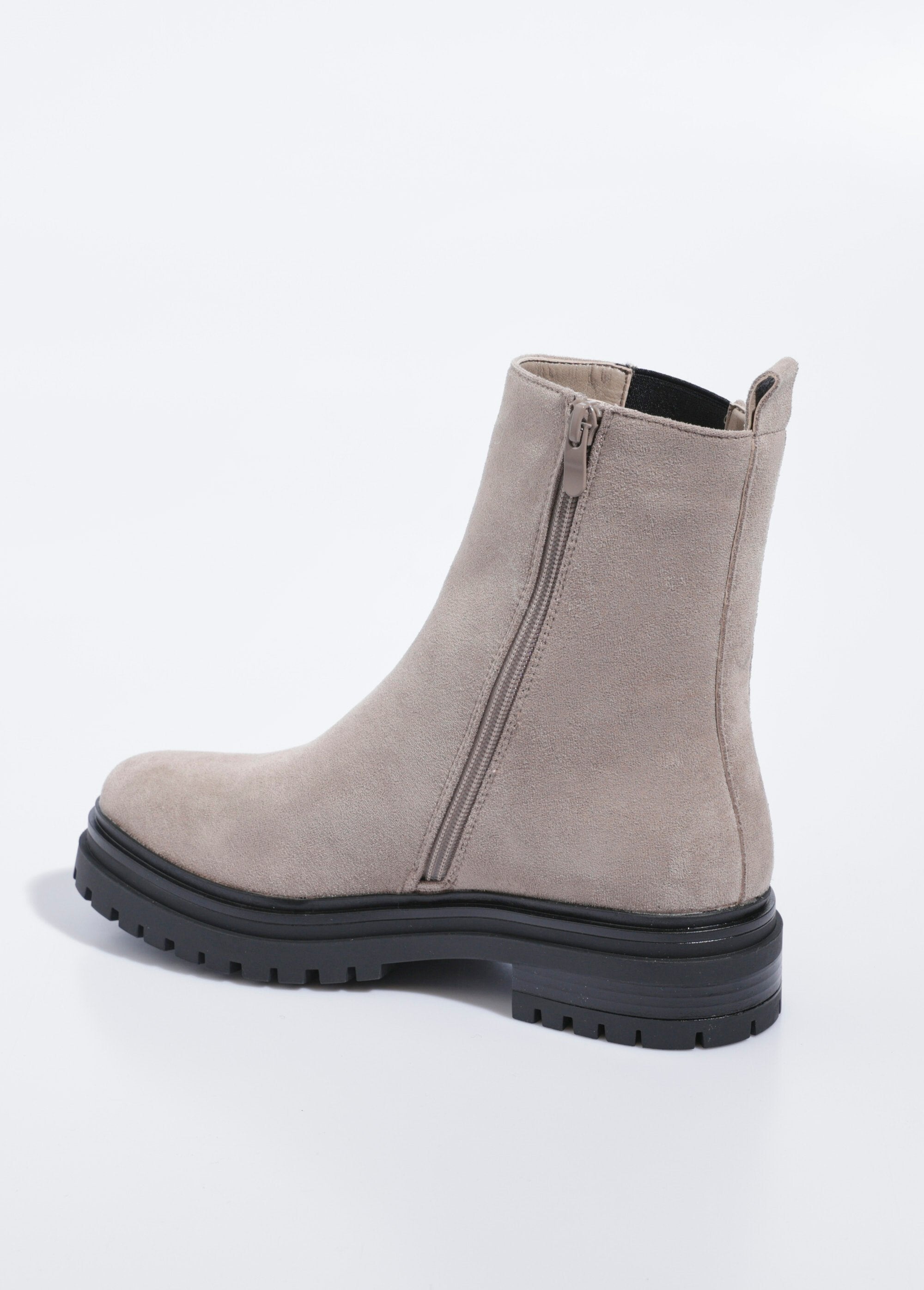 Botas_altas_Chelsea_com_sola_dentada_Beige_DO1_slim