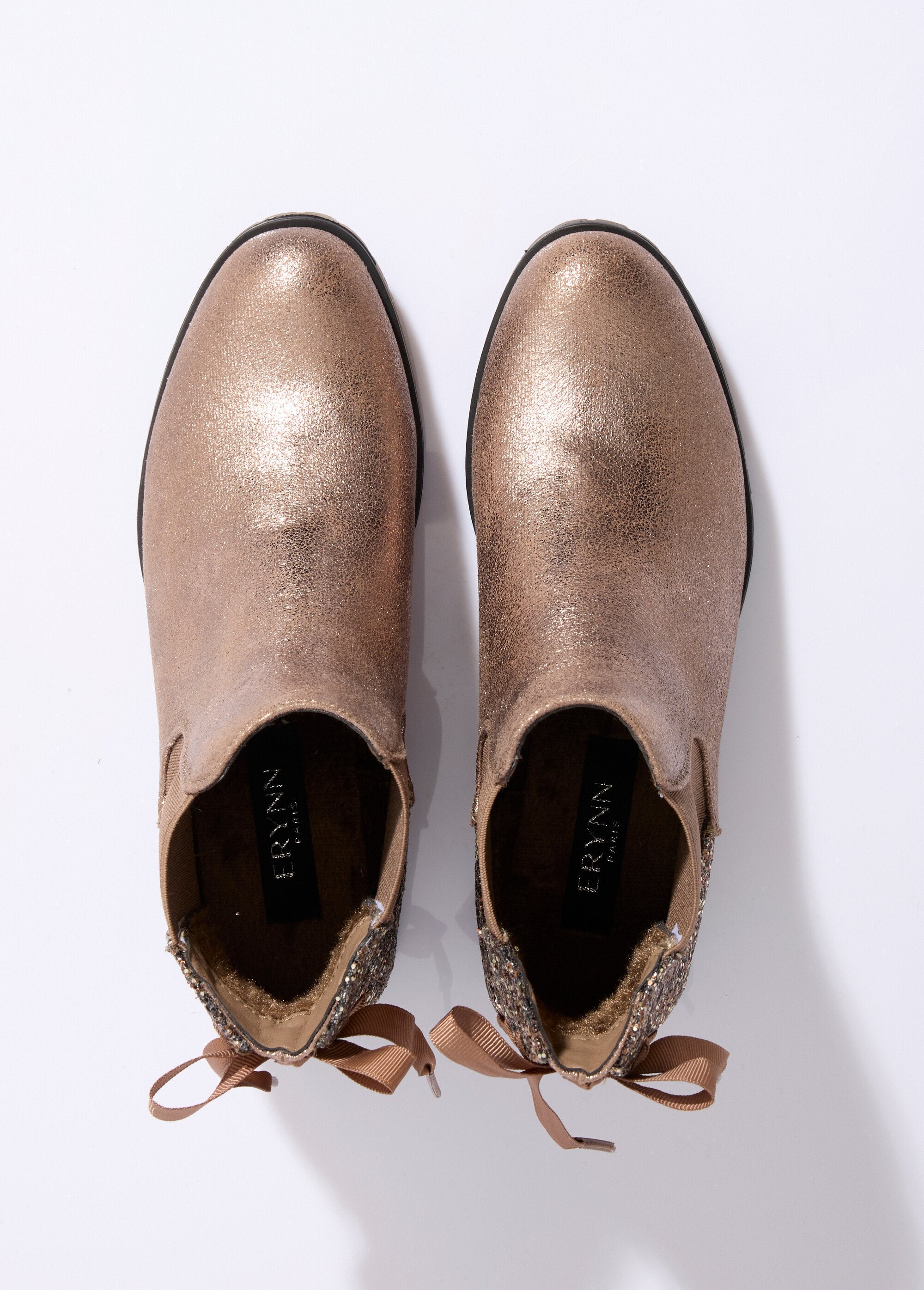 Botas_Chelsea_com_laço_e_salto_fino_Taupe_OV1_slim