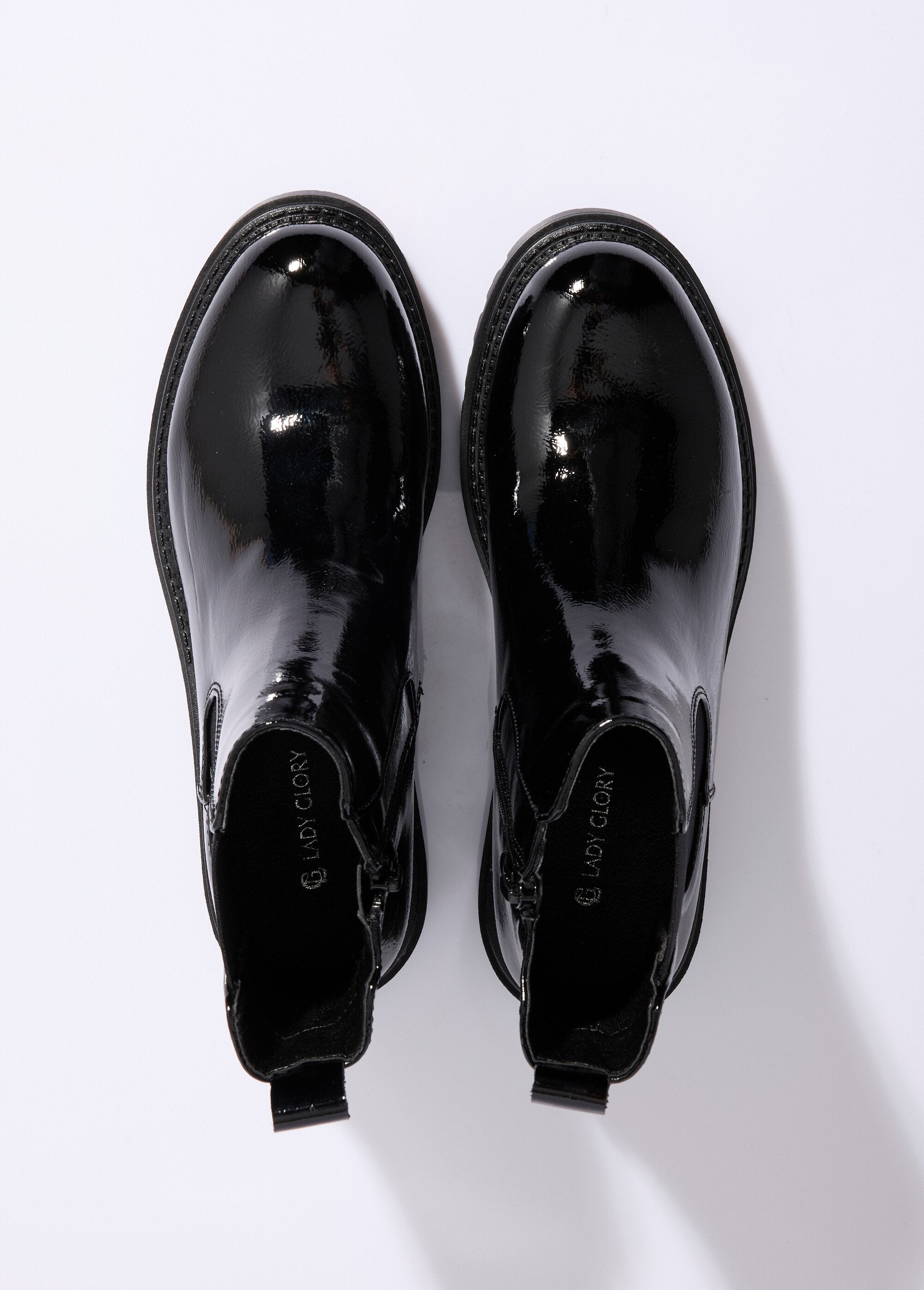 Botas_Chelsea_em_verniz_com_sola_dentada_Noir_OV1_slim