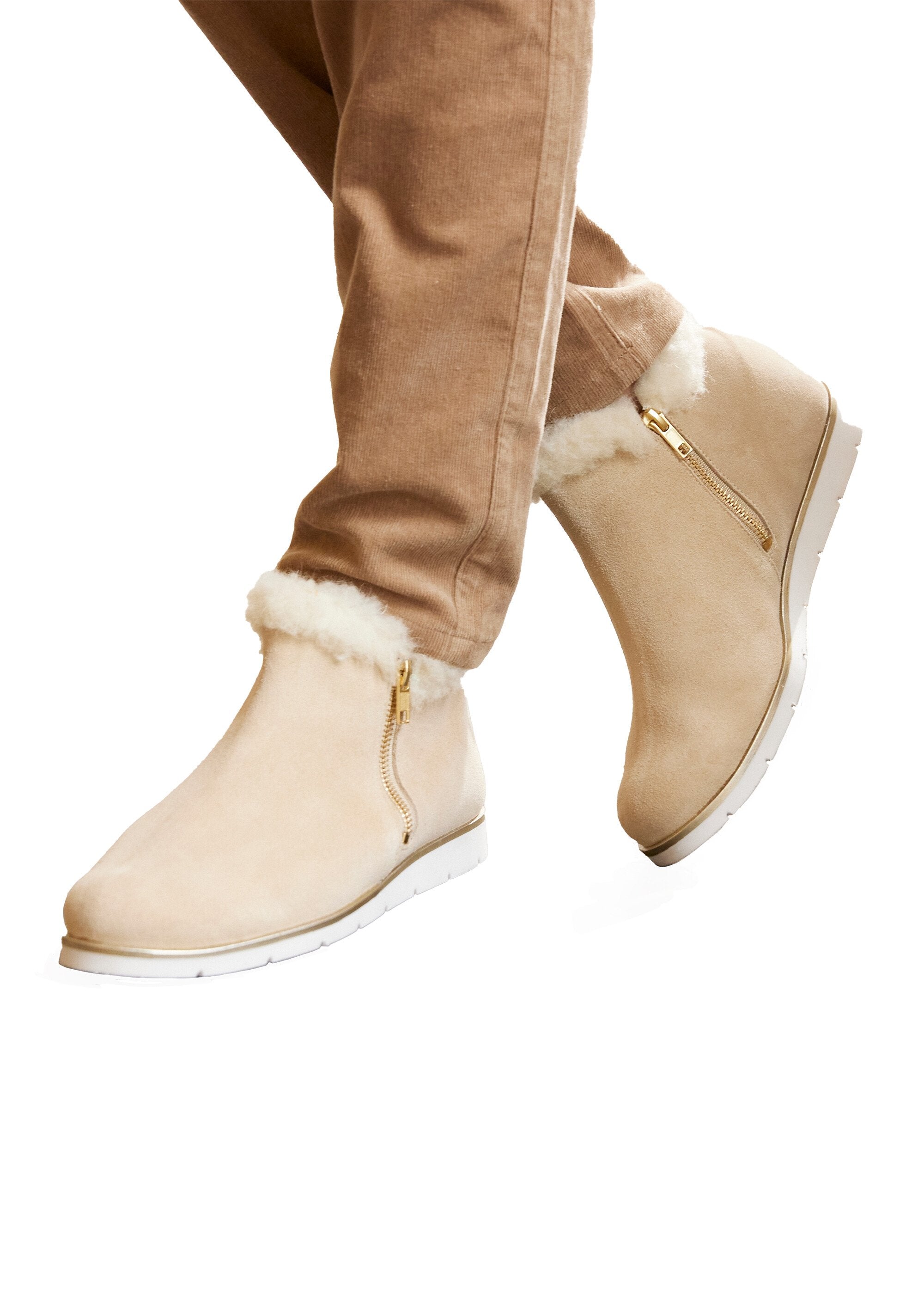 Botas_de_couro_com_acabamento_em_pele_sintética_Beige_FA1_slim