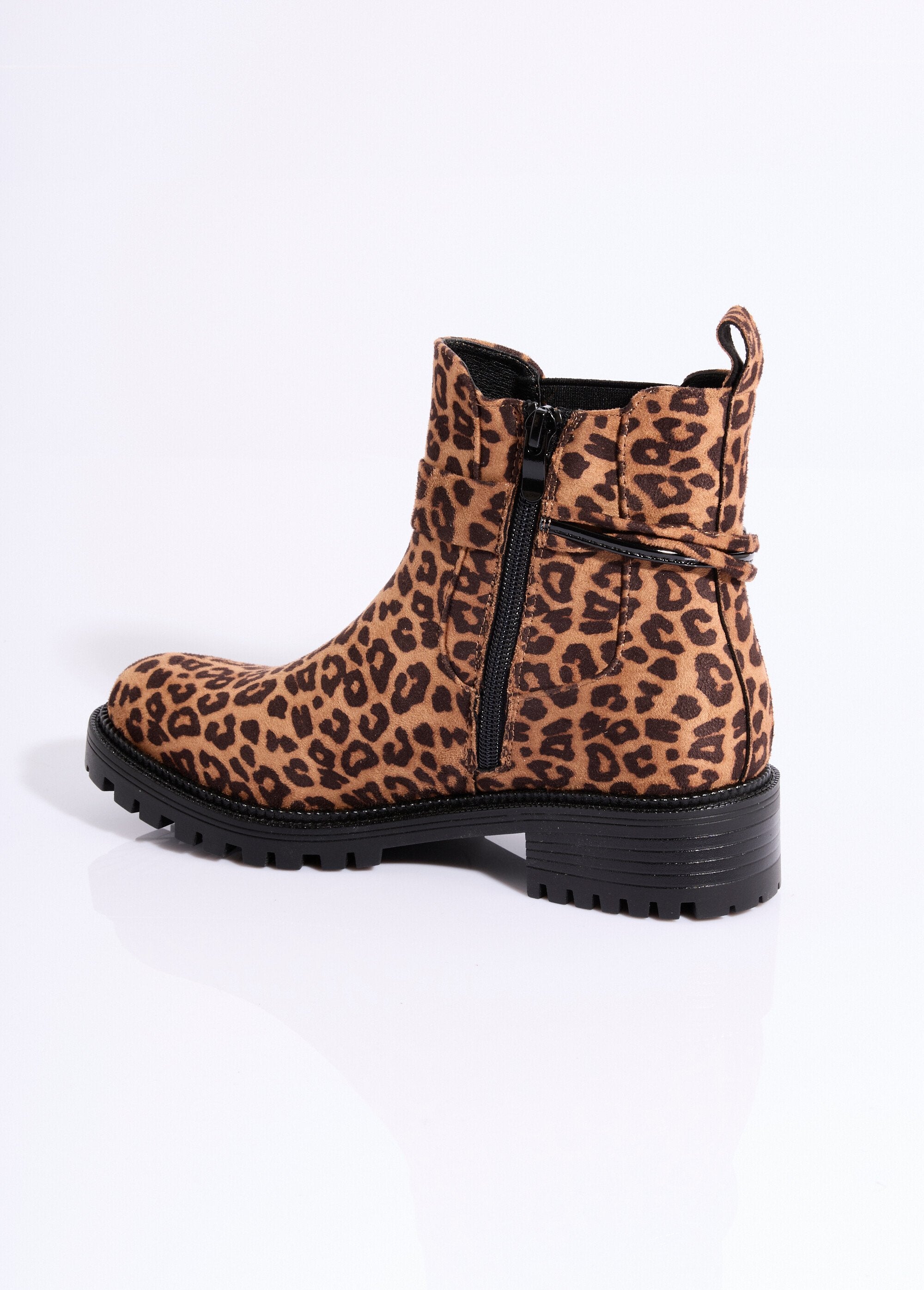 Botas_rasas_em_camurça_com_estampado_de_leopardo_Leopard_DO1_slim