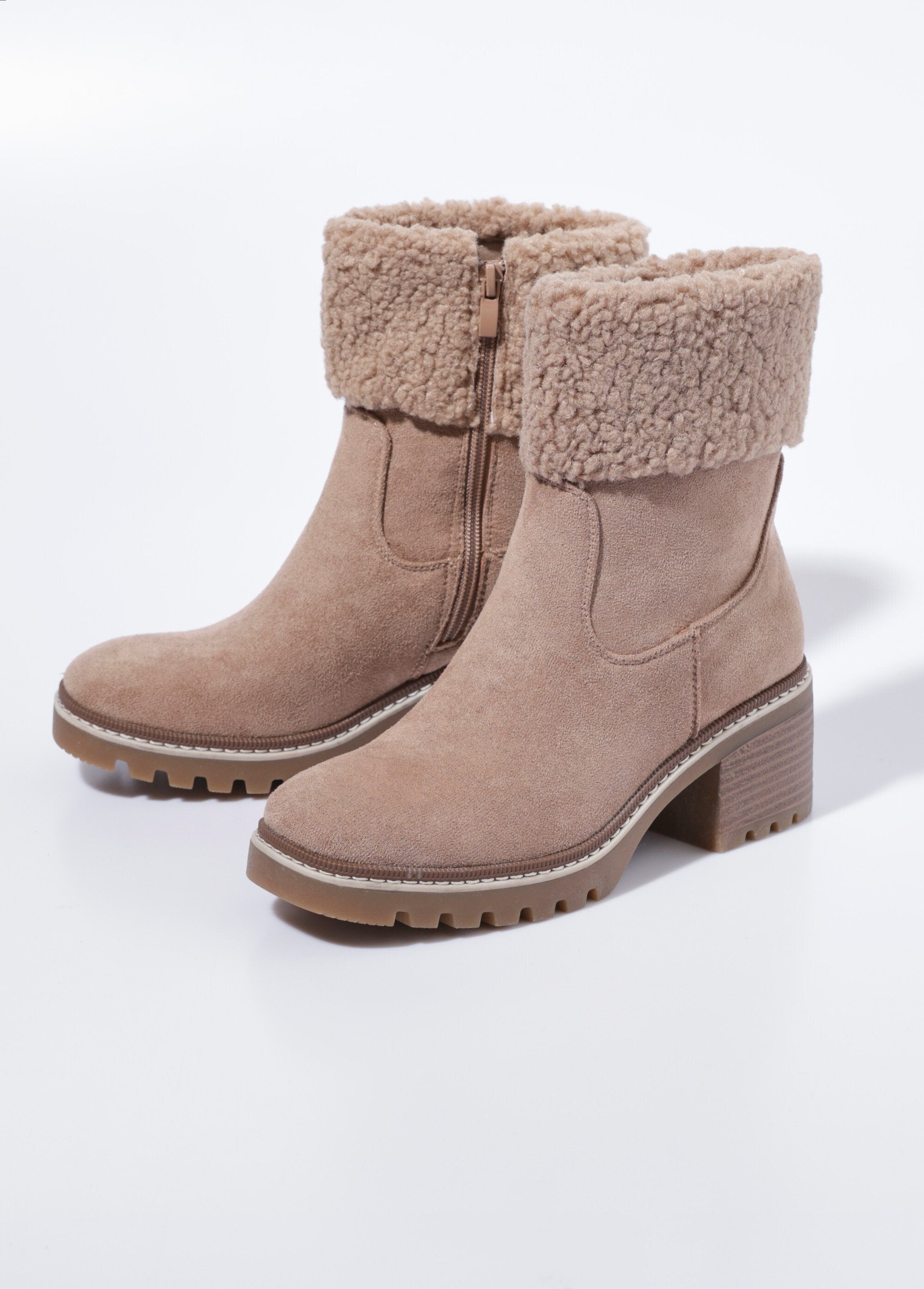 Botas_em_suedette_com_salto_e_punho_em_pele_Beige_DE1_slim