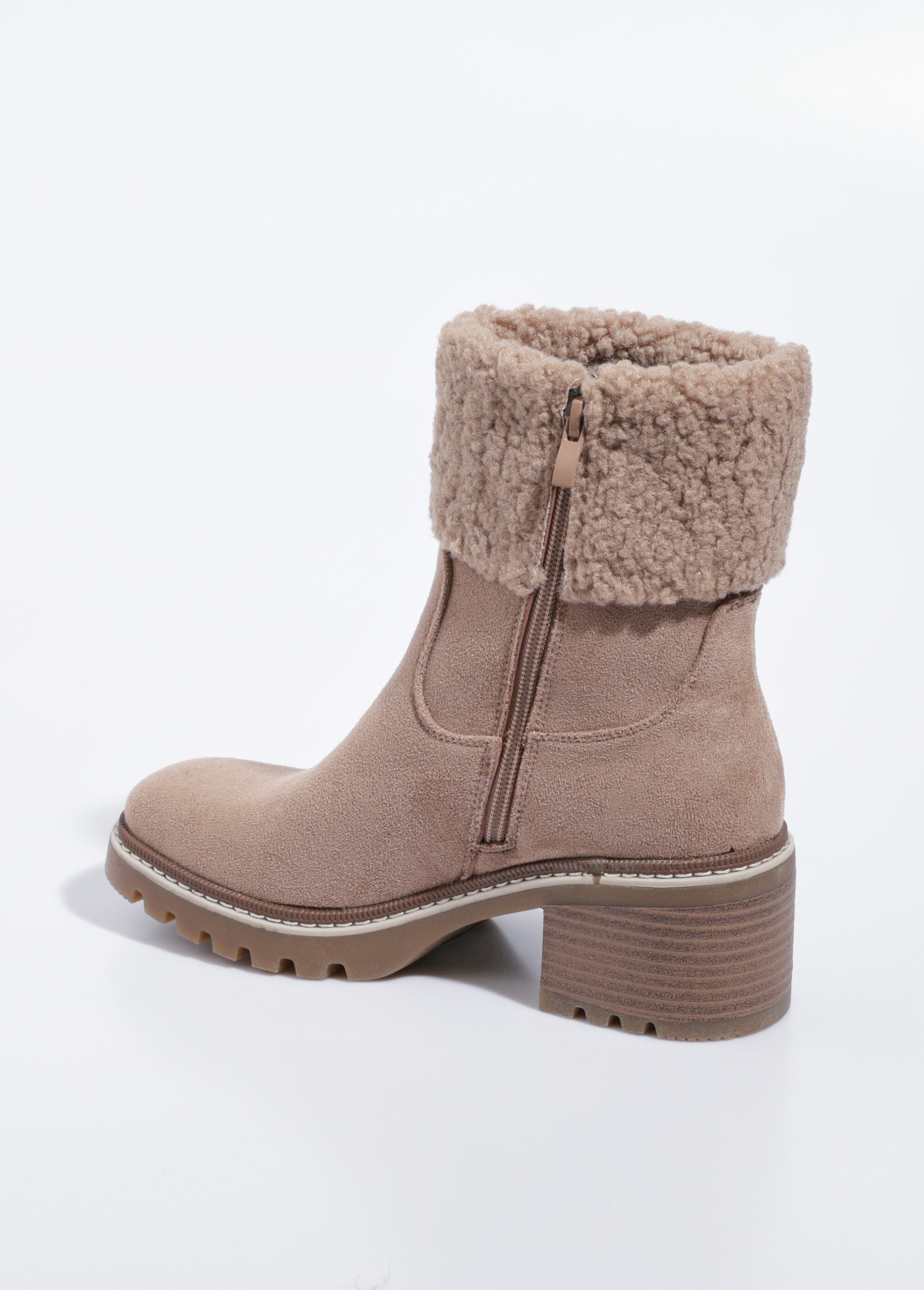 Botas_em_suedette_com_salto_e_punho_em_pele_Beige_DO1_slim