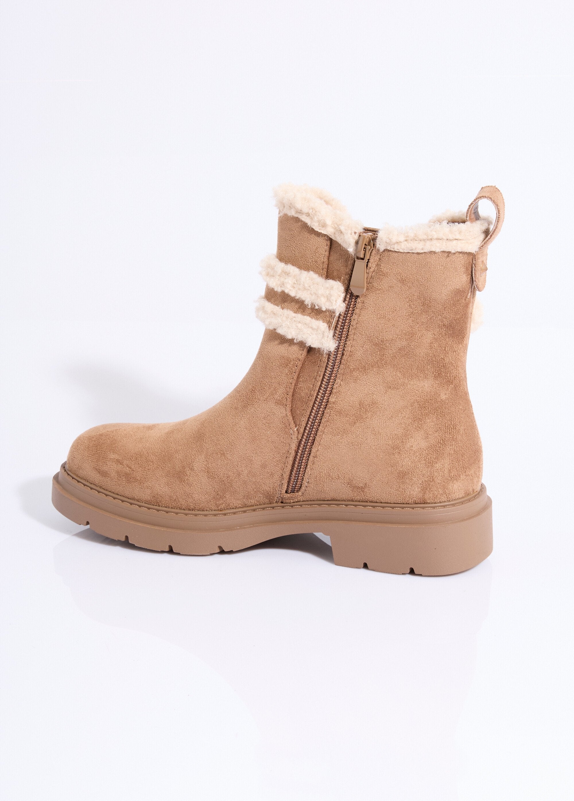 Botas_de_camurça_com_pormenores_em_lã_Camel_DO1_slim