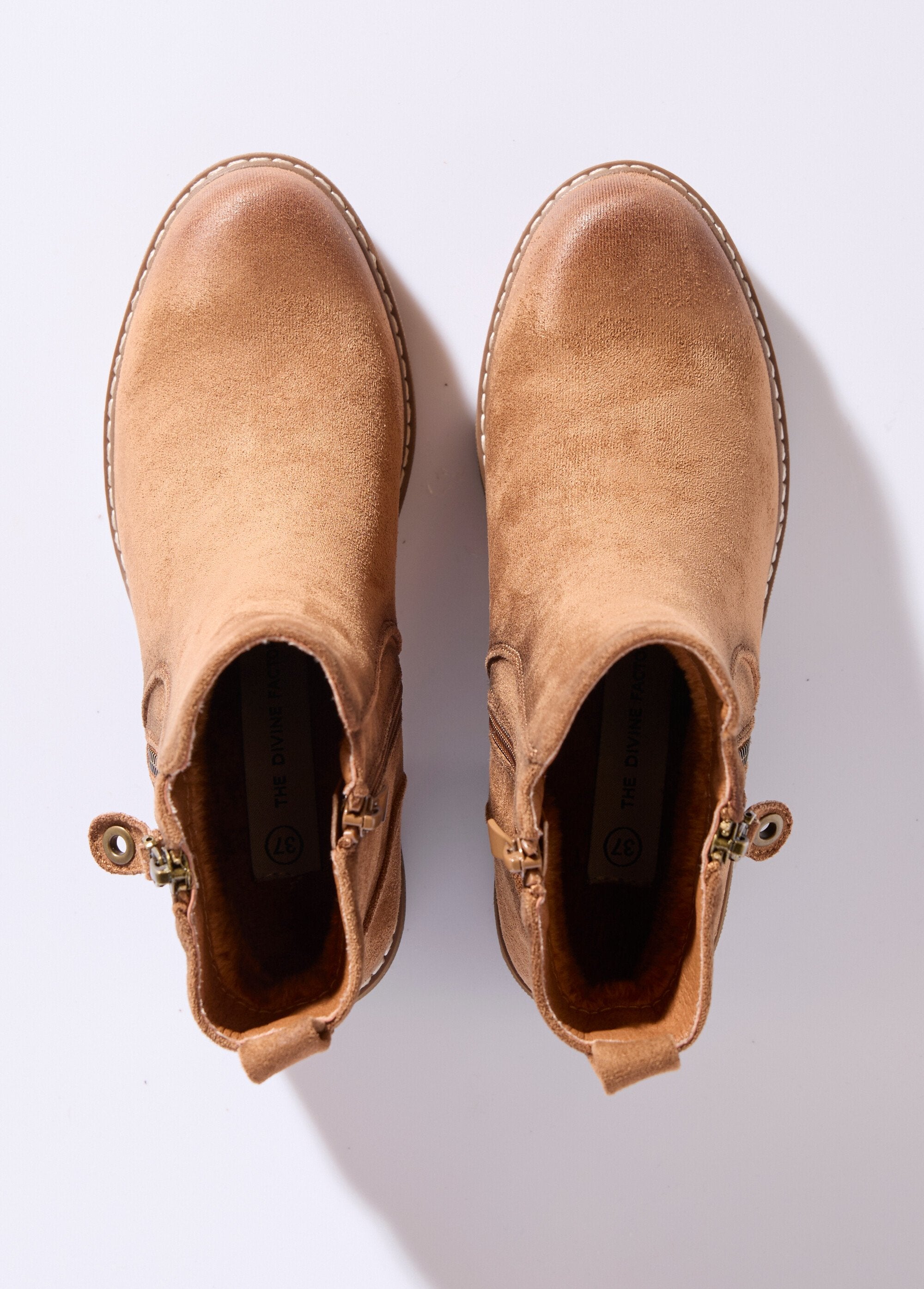 Botas_com_fecho_de_correr_com_salto_e_biqueira_de_efeito_usado_Camel_OV1_slim