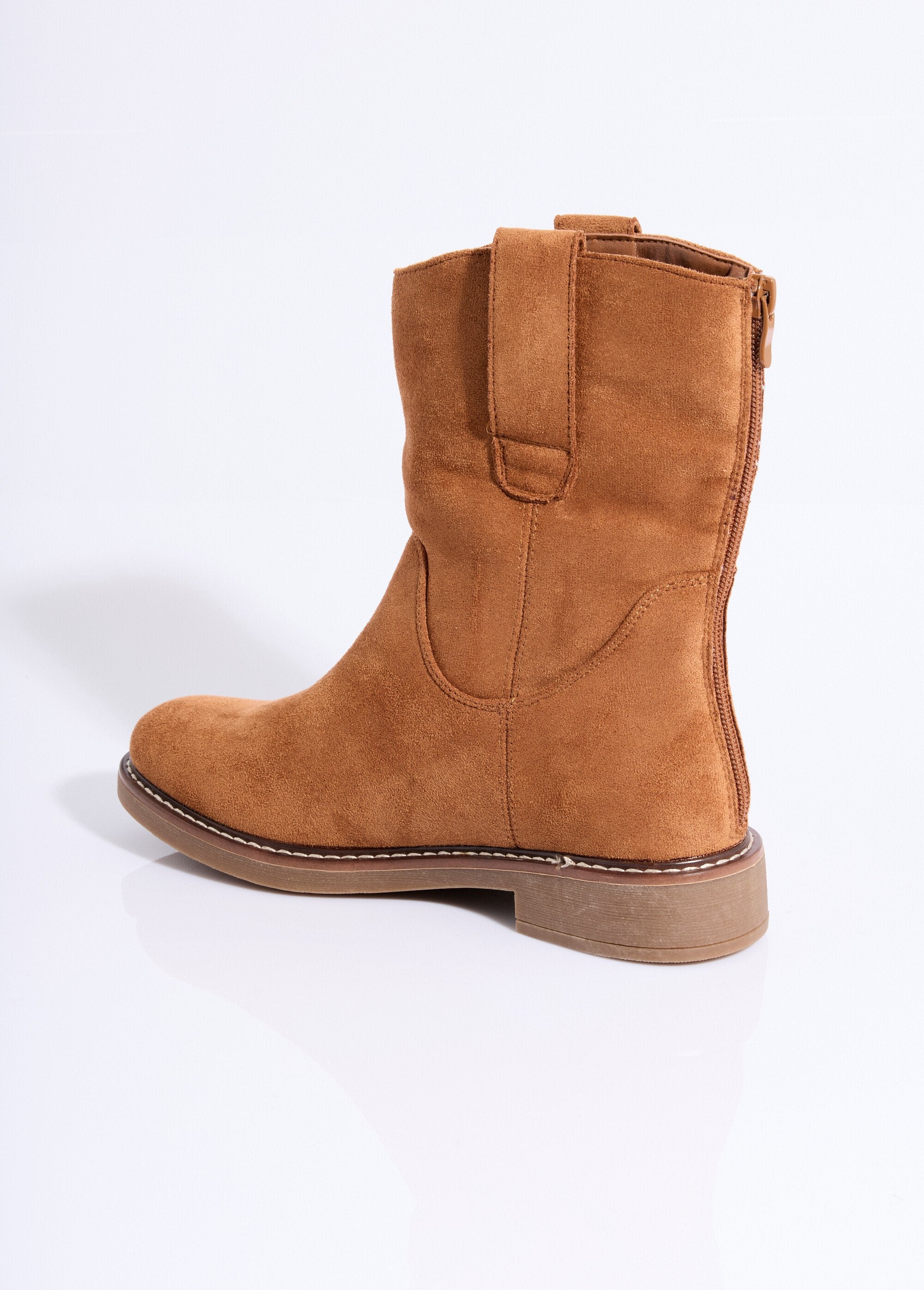 Botas_planas_de_camurça_Camel_DO1_slim