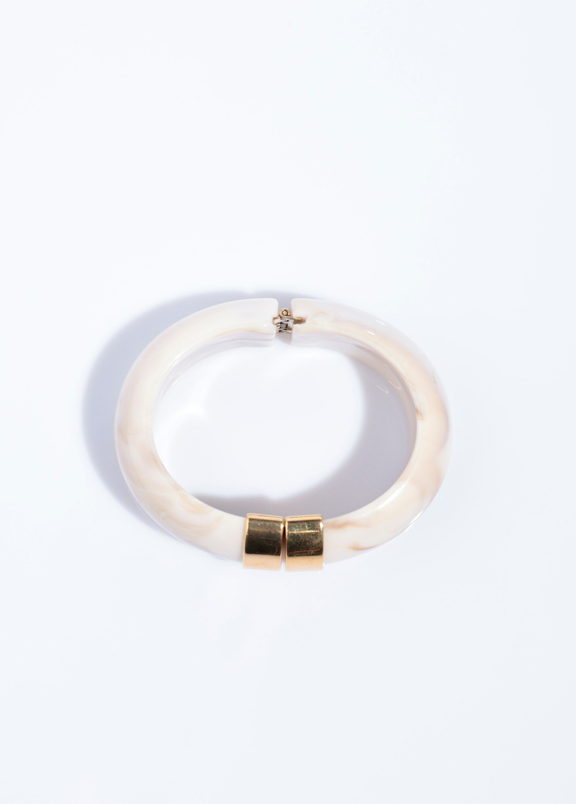 Pulseira_semi-rígida_em_mármore_e_aço_inoxidável_Ivoire_DE1_slim