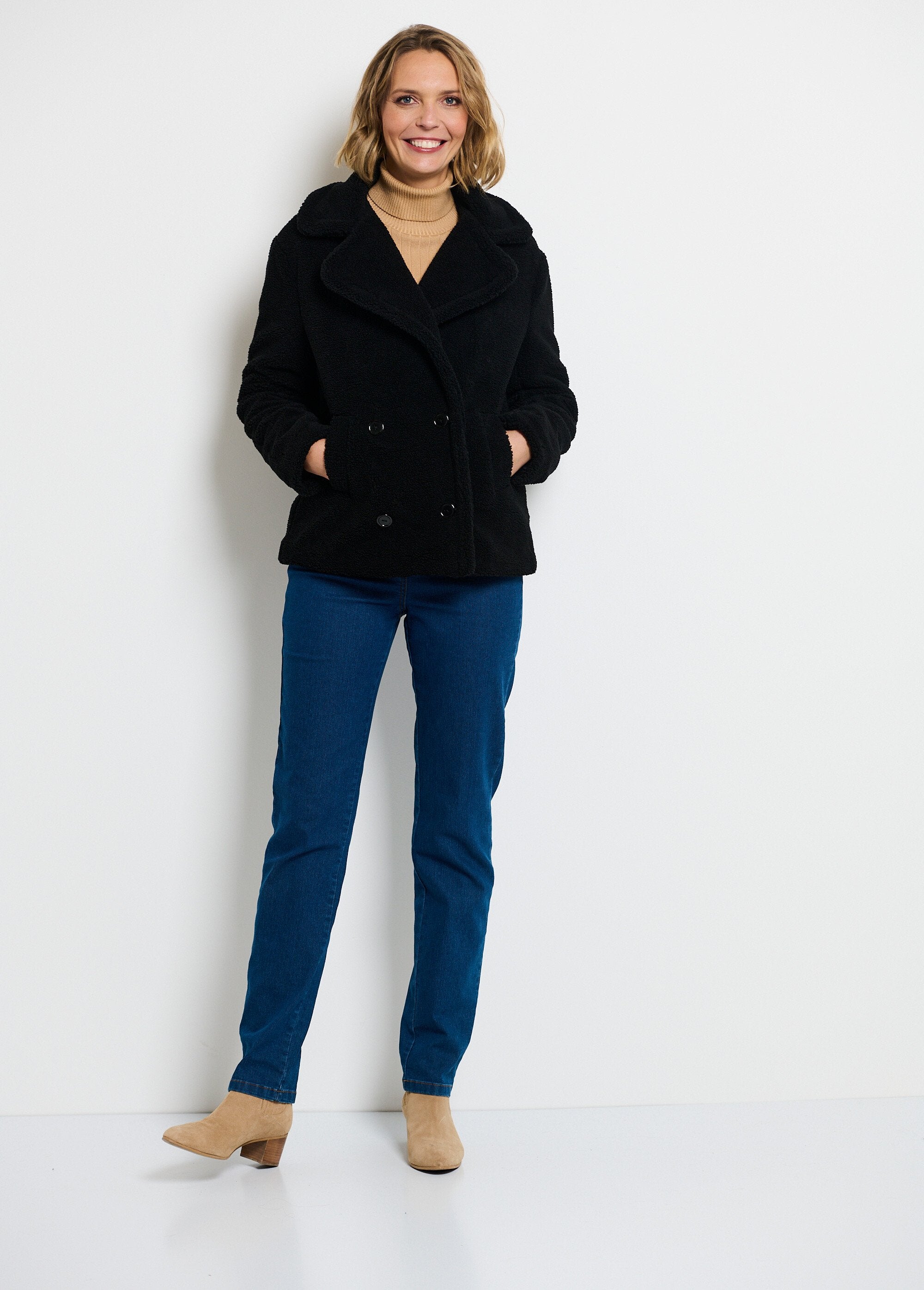 Casaco_curto_quente_com_efeito_de_pelúcia_Noir_SF1_slim