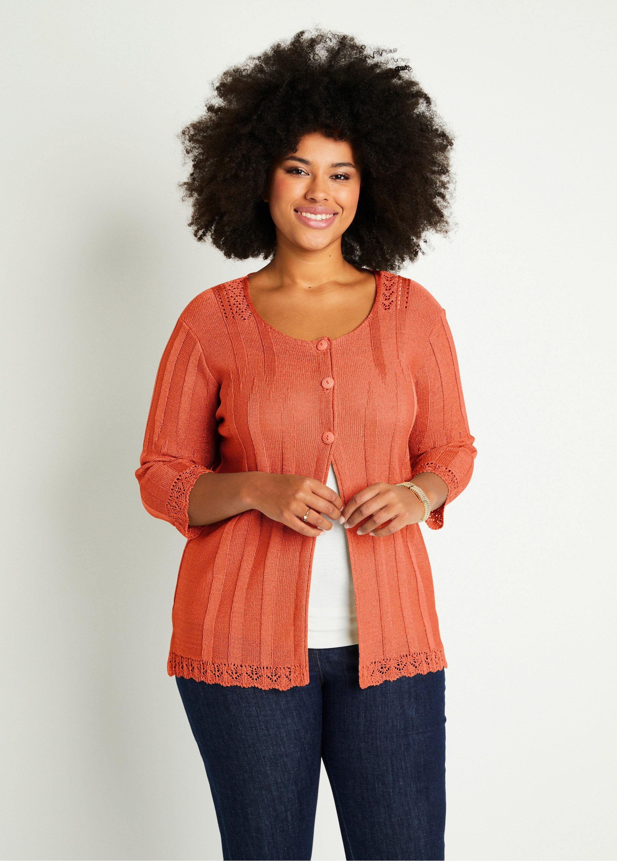 Cardigan_longo_com_botões_vazados_Corail_FA1_curvy