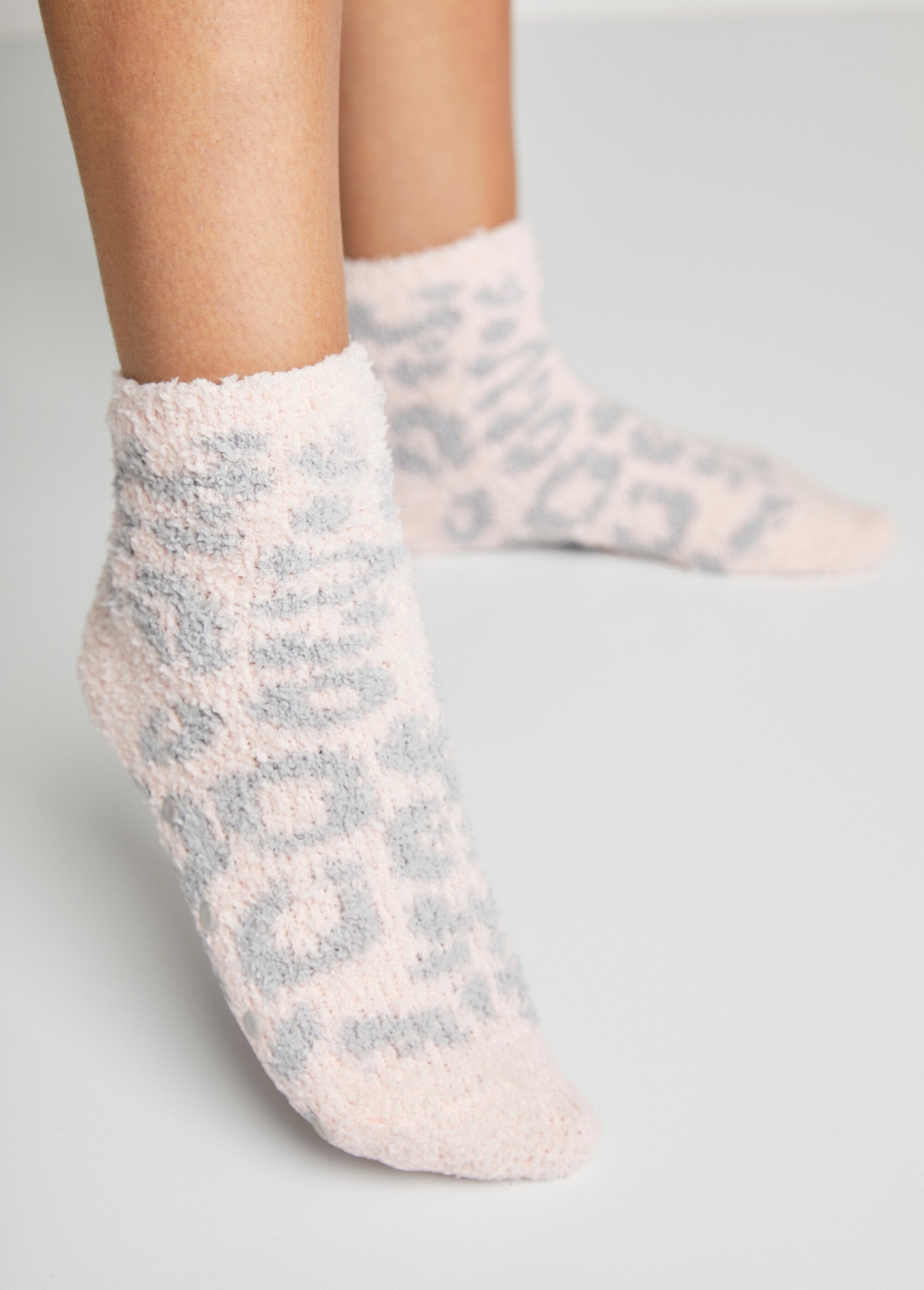 Meias_macias_e_antiderrapantes_Assortis_gris_lot2_DE1_slim