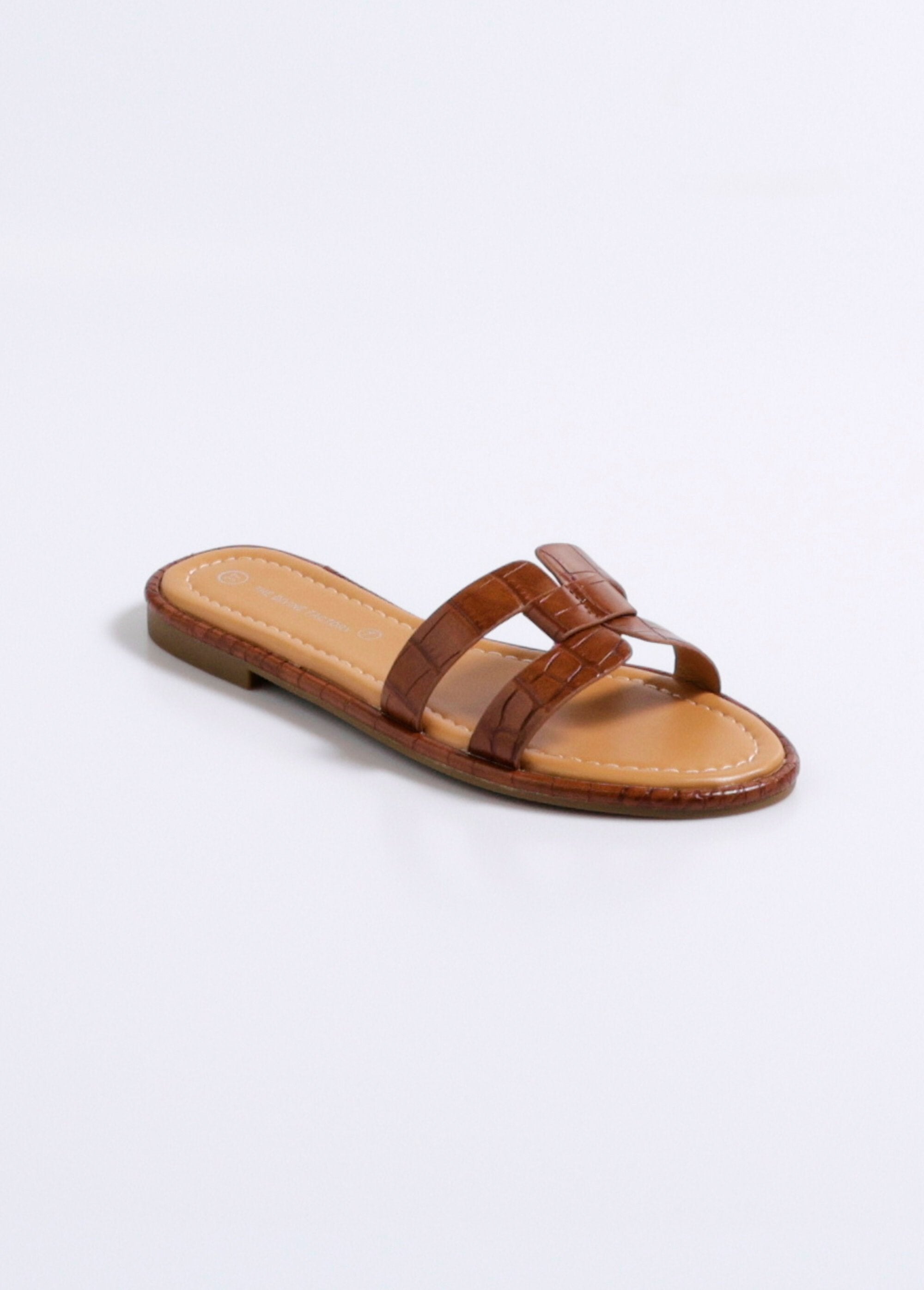 Chiques_mulas_planas_estilo_crocodilo_Camel_FA1_slim