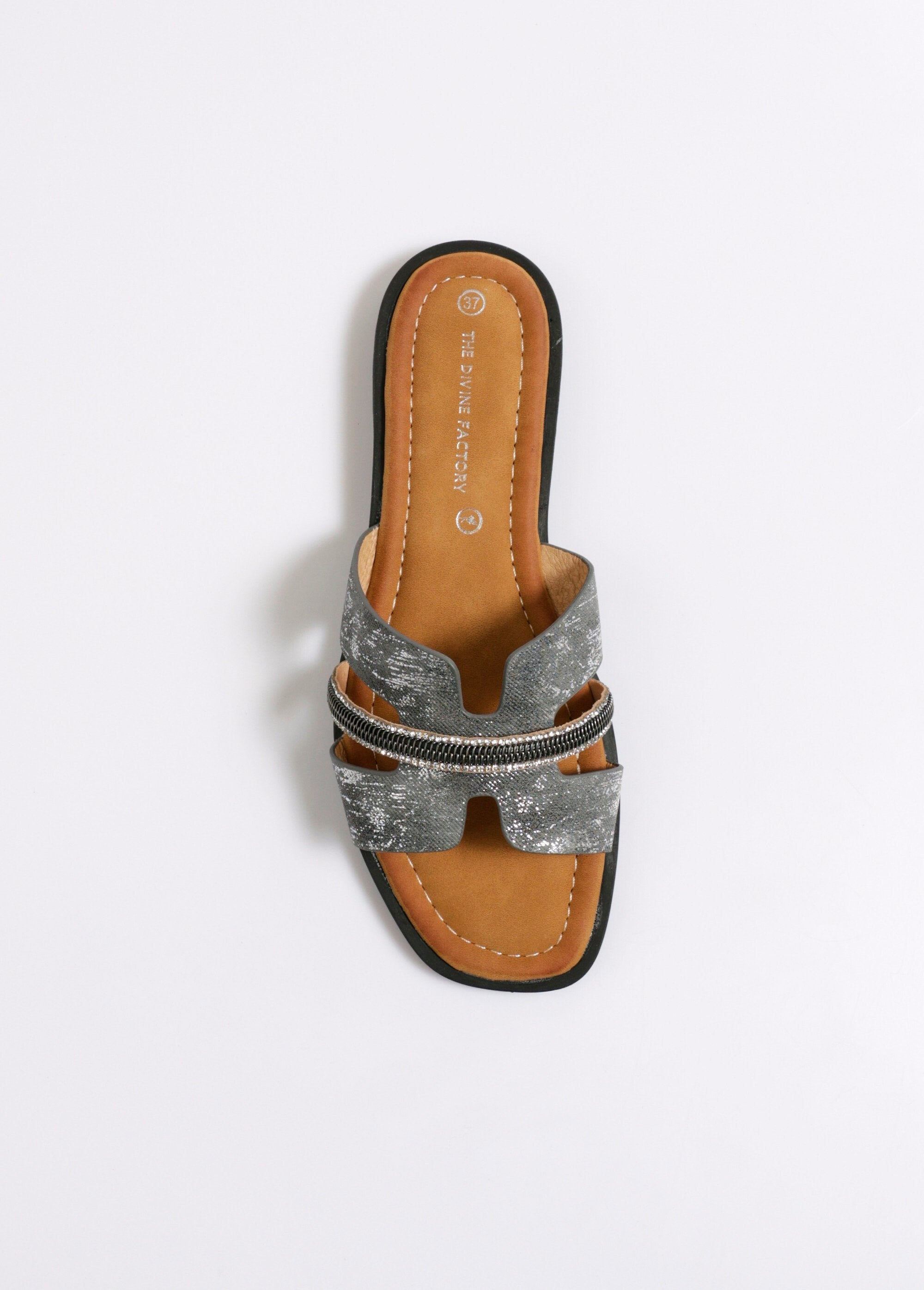 Mulas_metálicas_com_detalhe_de_tira_de_metal_Noir_OV1_slim