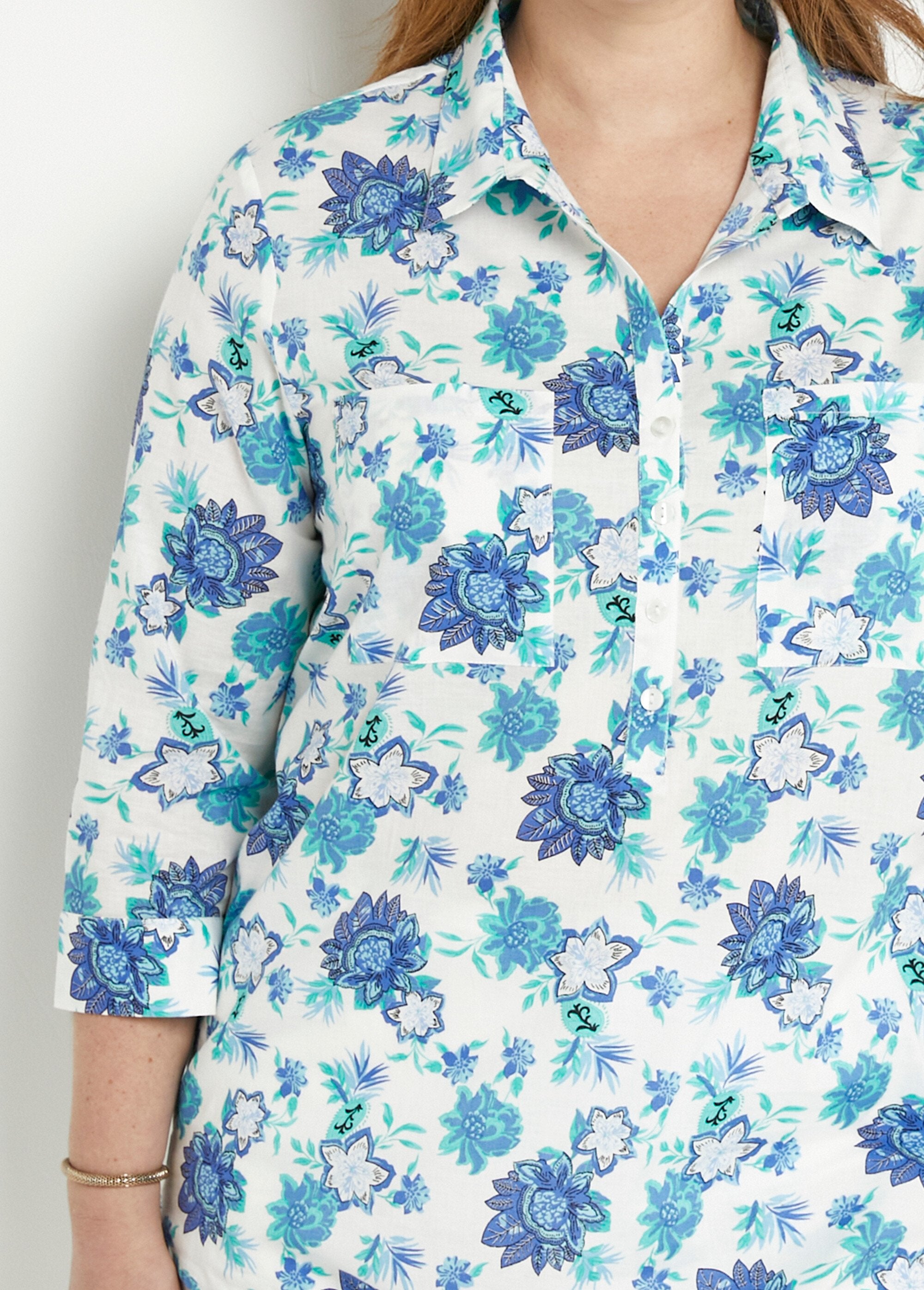 Blusa_longa_de_botões_com_estampa_floral_em_algodão_Imprime_bleu_DE1_curvy