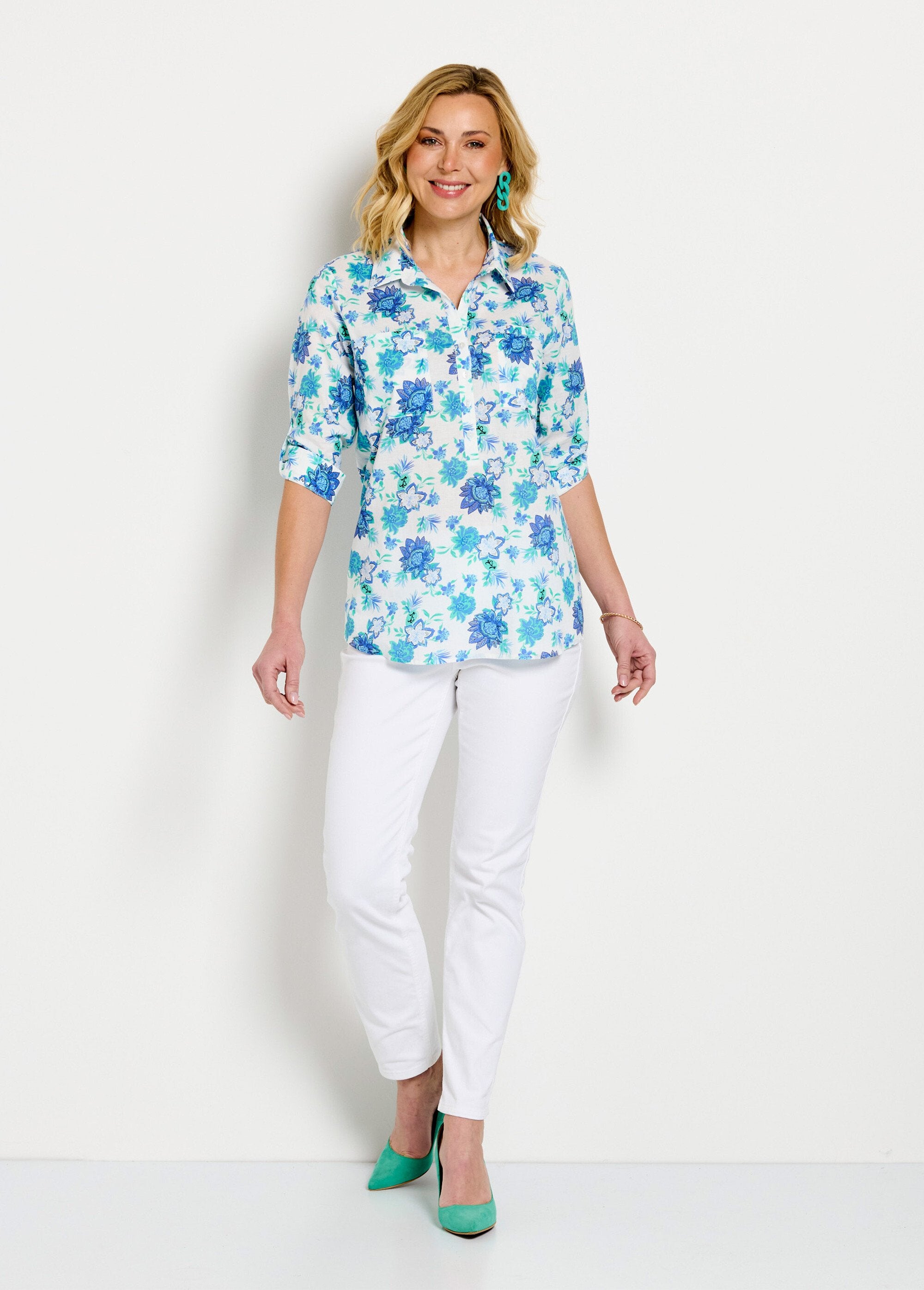 Blusa_longa_de_botões_com_estampa_floral_em_algodão_Imprime_bleu_SF1_slim