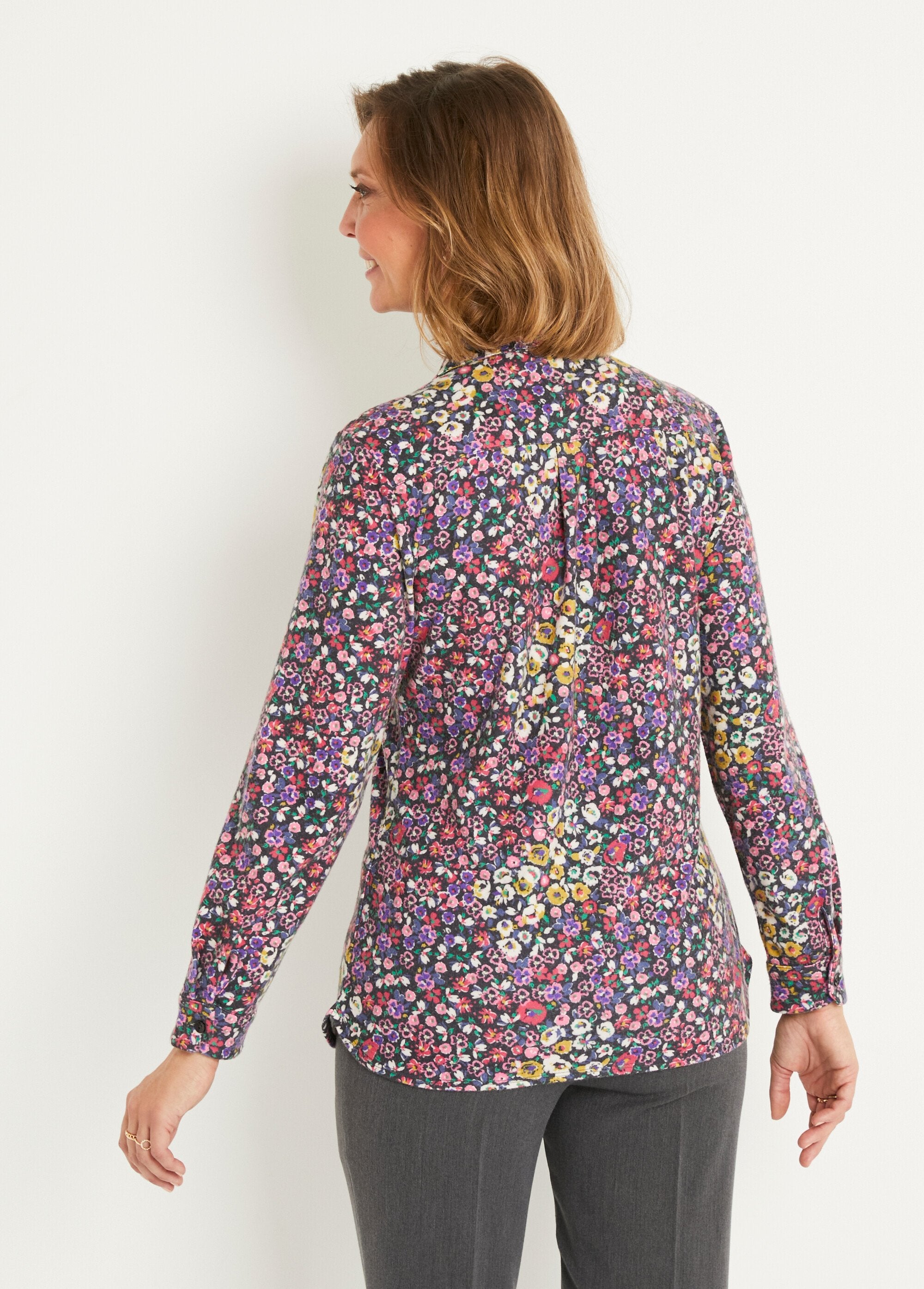 Blusa_longa_com_botões_florais_em_malha_quente_Noir_et_rose_DO1_slim