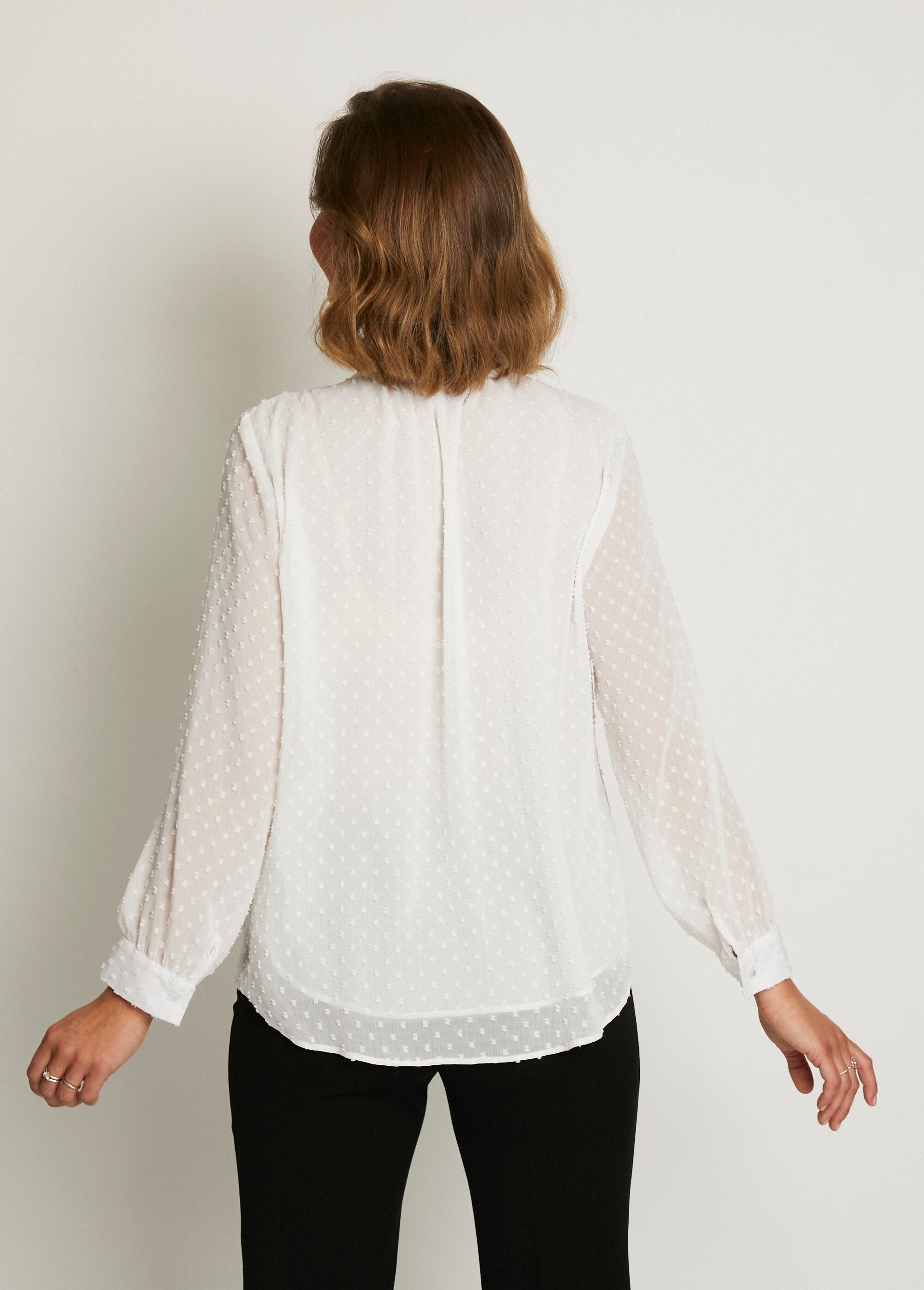 Blusa_lisa_de_voile_plumetis_com_botões_Ecru_DO1_slim