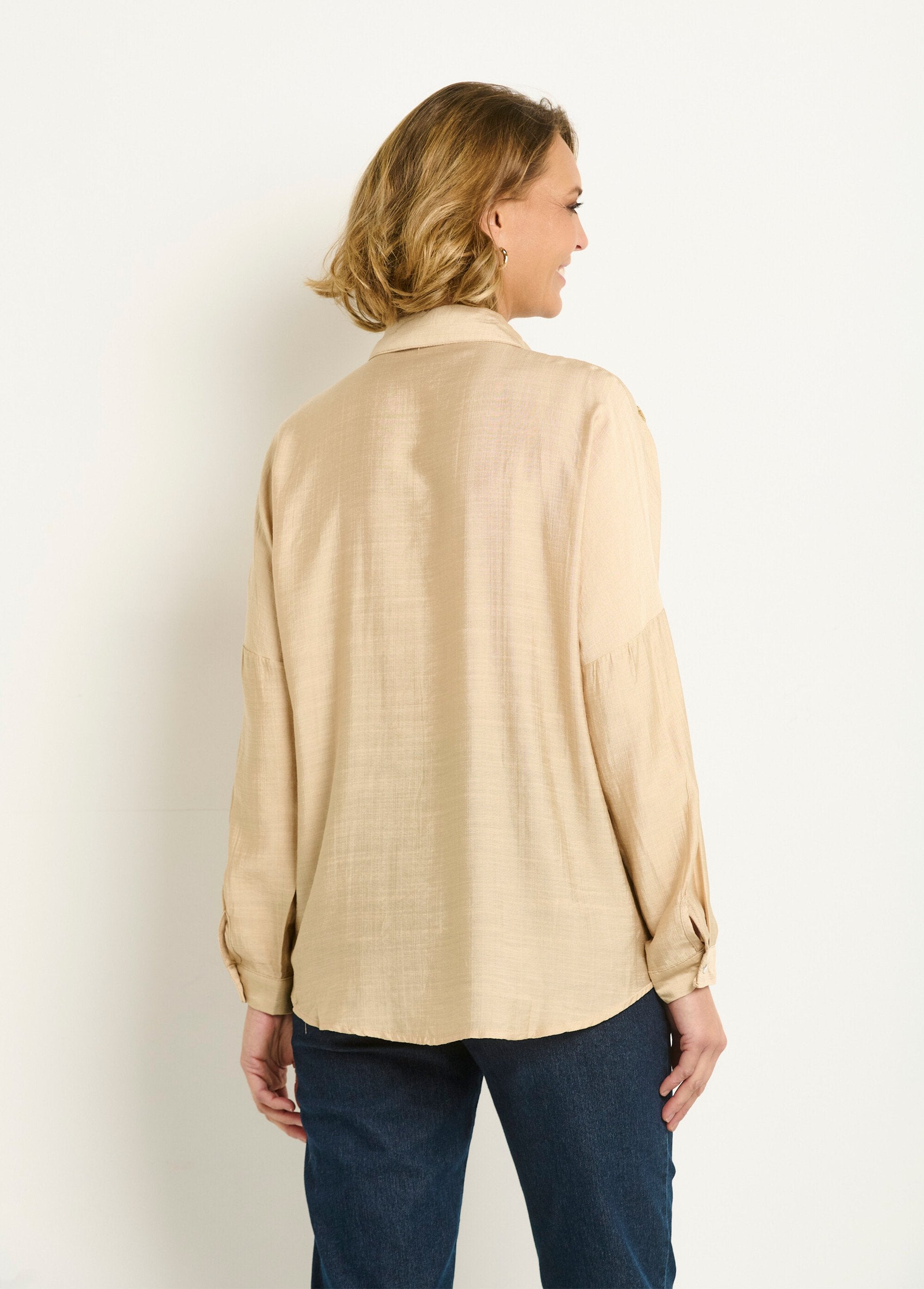 Blusa_com_bordado_de_pérolas_e_lantejoulas_Beige_DO1_slim