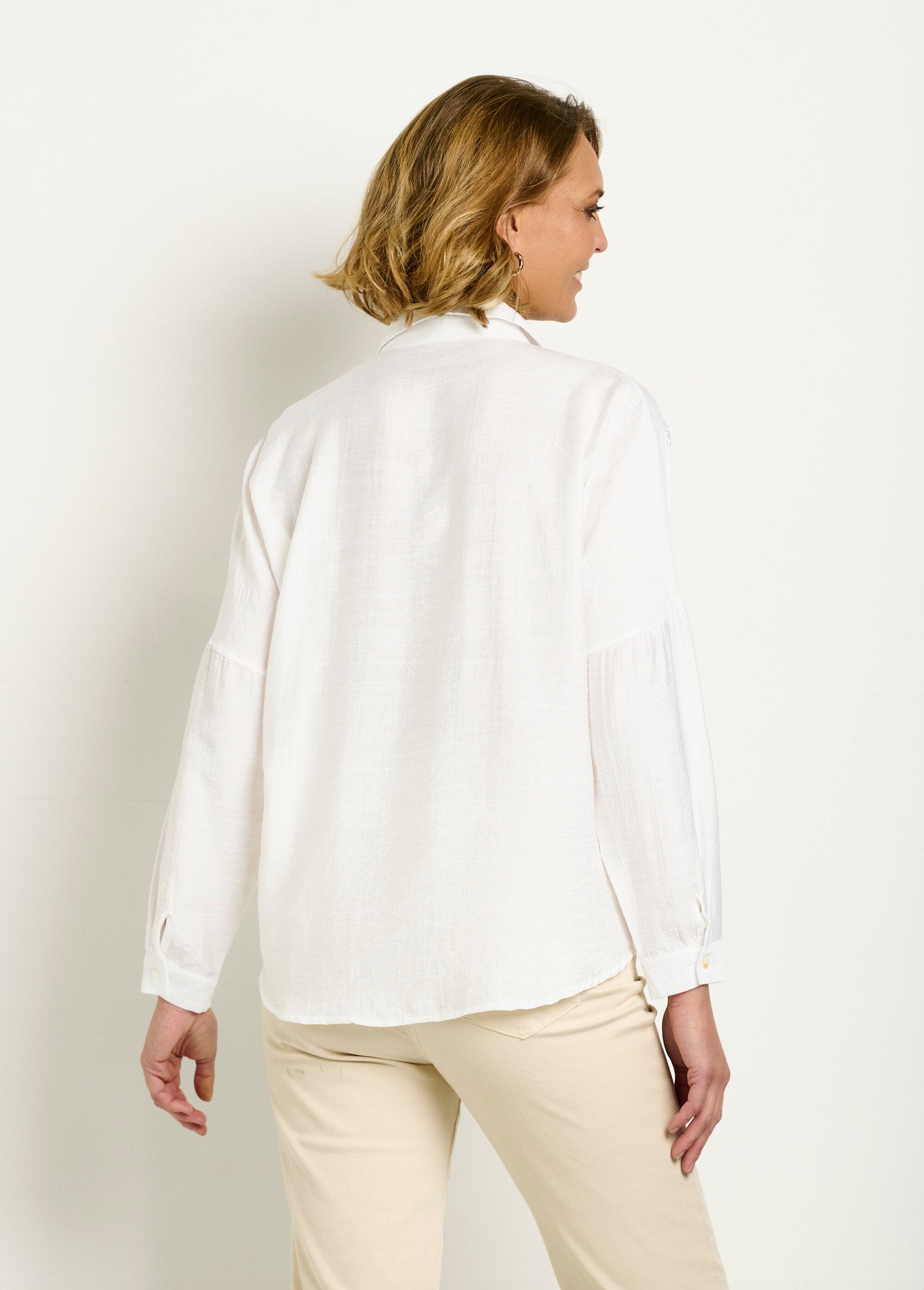 Blusa_com_bordado_de_pérolas_e_lantejoulas_Blanc_DO1_slim