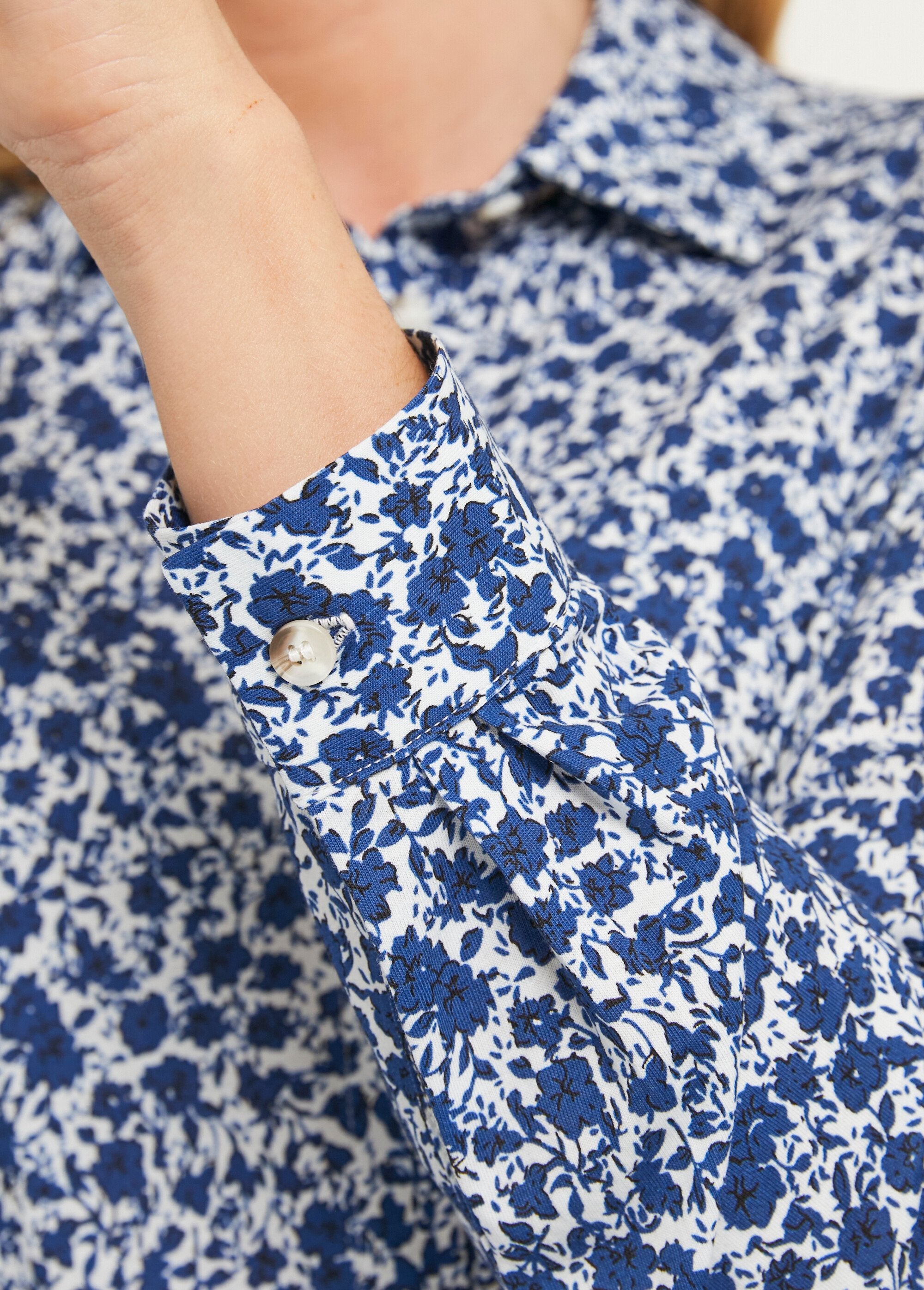 Blusa_direita_de_algodão_com_botões_Bleu_DE3_slim