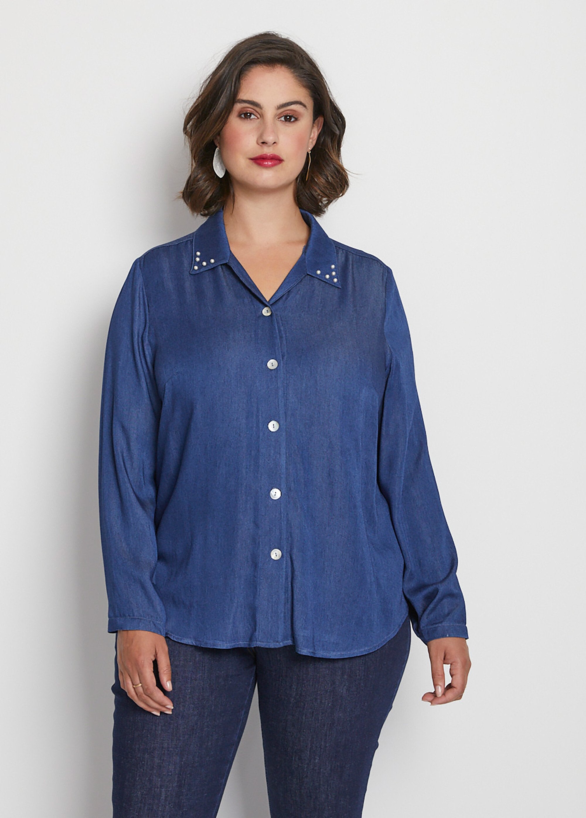 Blusa_em_tecido_fluido_com_gola_joia_Bleu_FA1_curvy