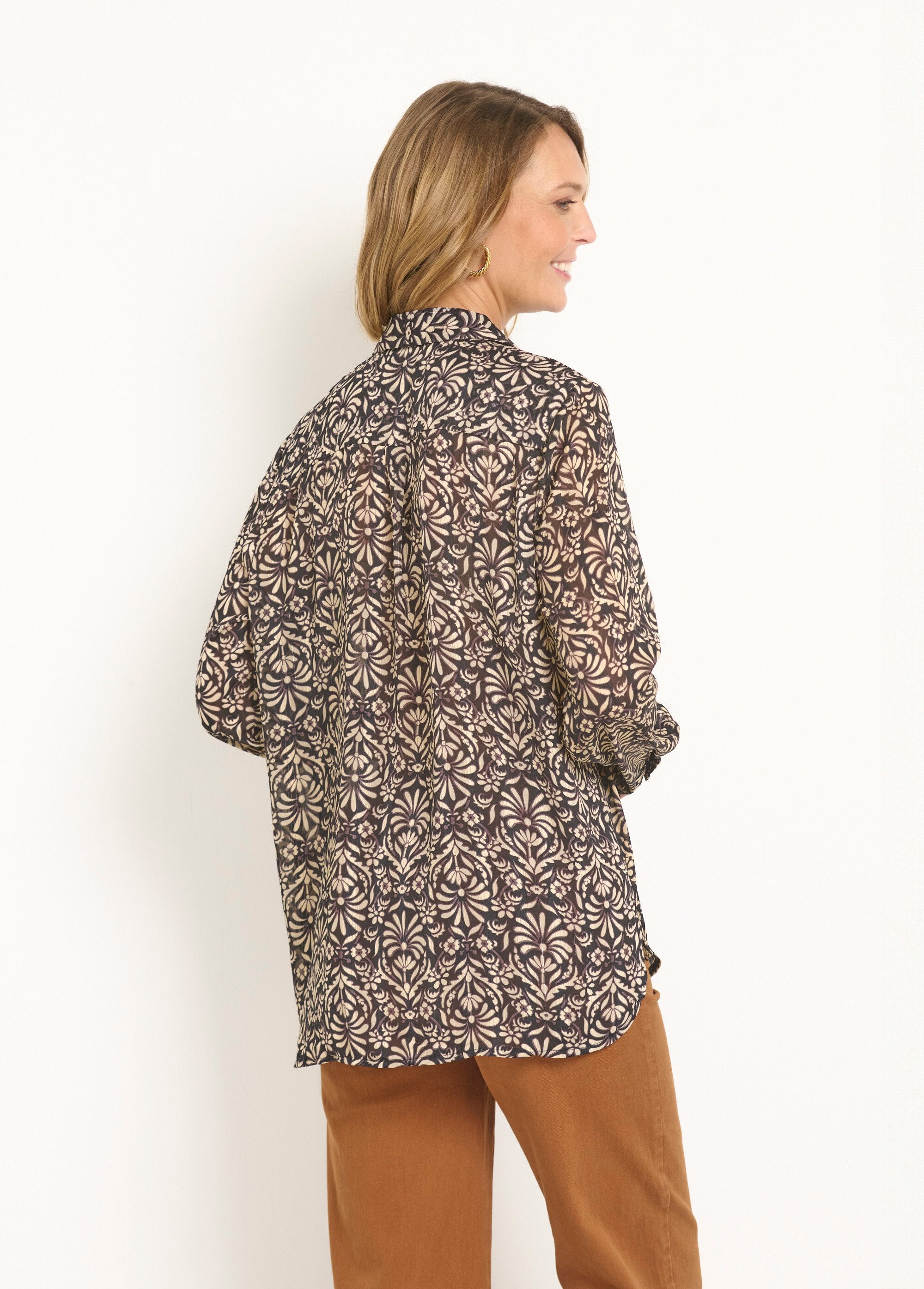 Blusa_fio_brilhante_com_mangas_e_abas_Noir_et_beige_DO1_slim
