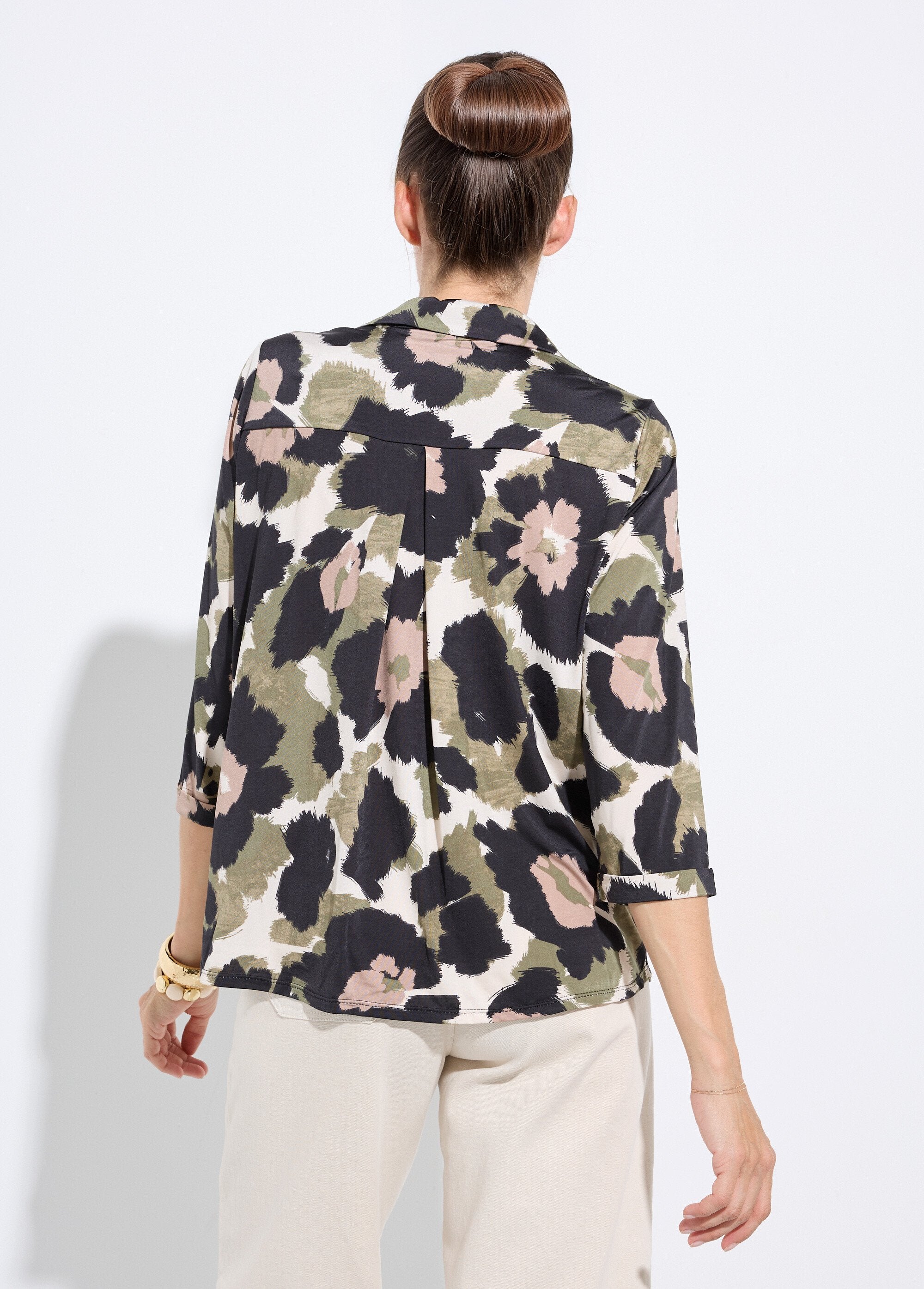 Blusa_de_camuflagem_fluida_com_gola_à_medida_Noir_et_kaki_DO1_slim