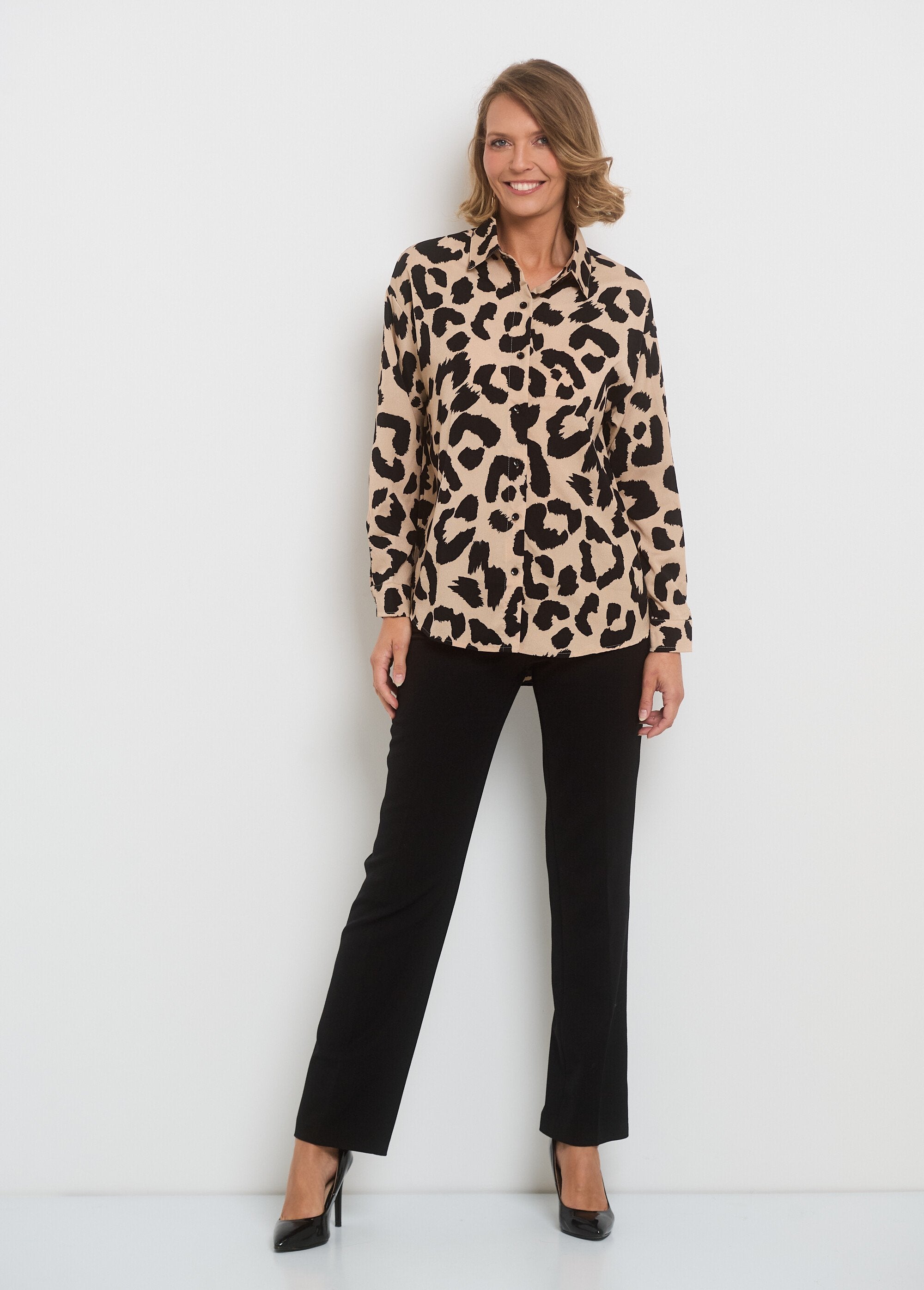 Blusa_estilosa_com_estampa_de_leopardo_Beige_et_noir_SF1_slim