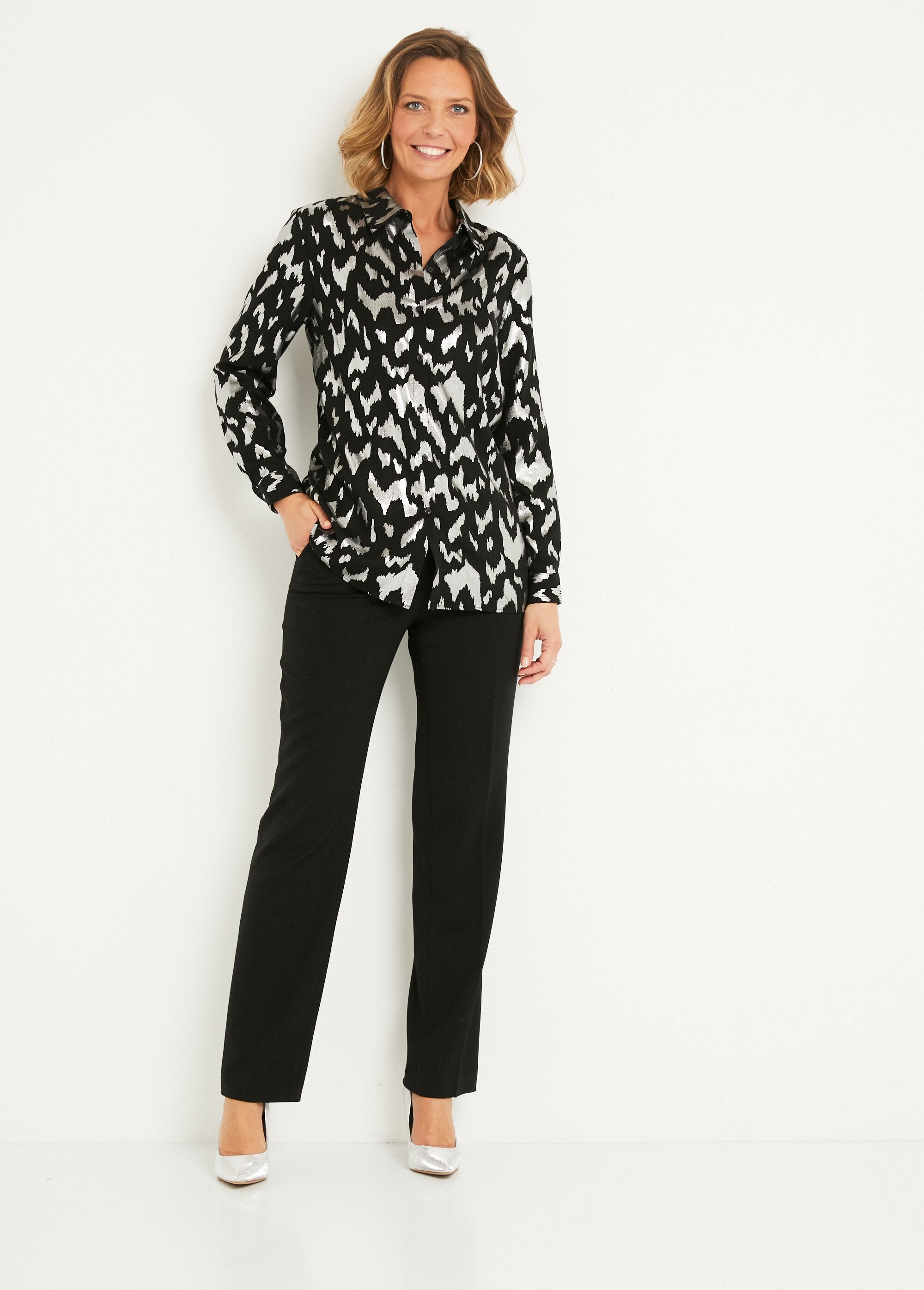 Blusa_longa_abotoada_com_estampa_brilhante_Noir_et_argent_SF1_slim