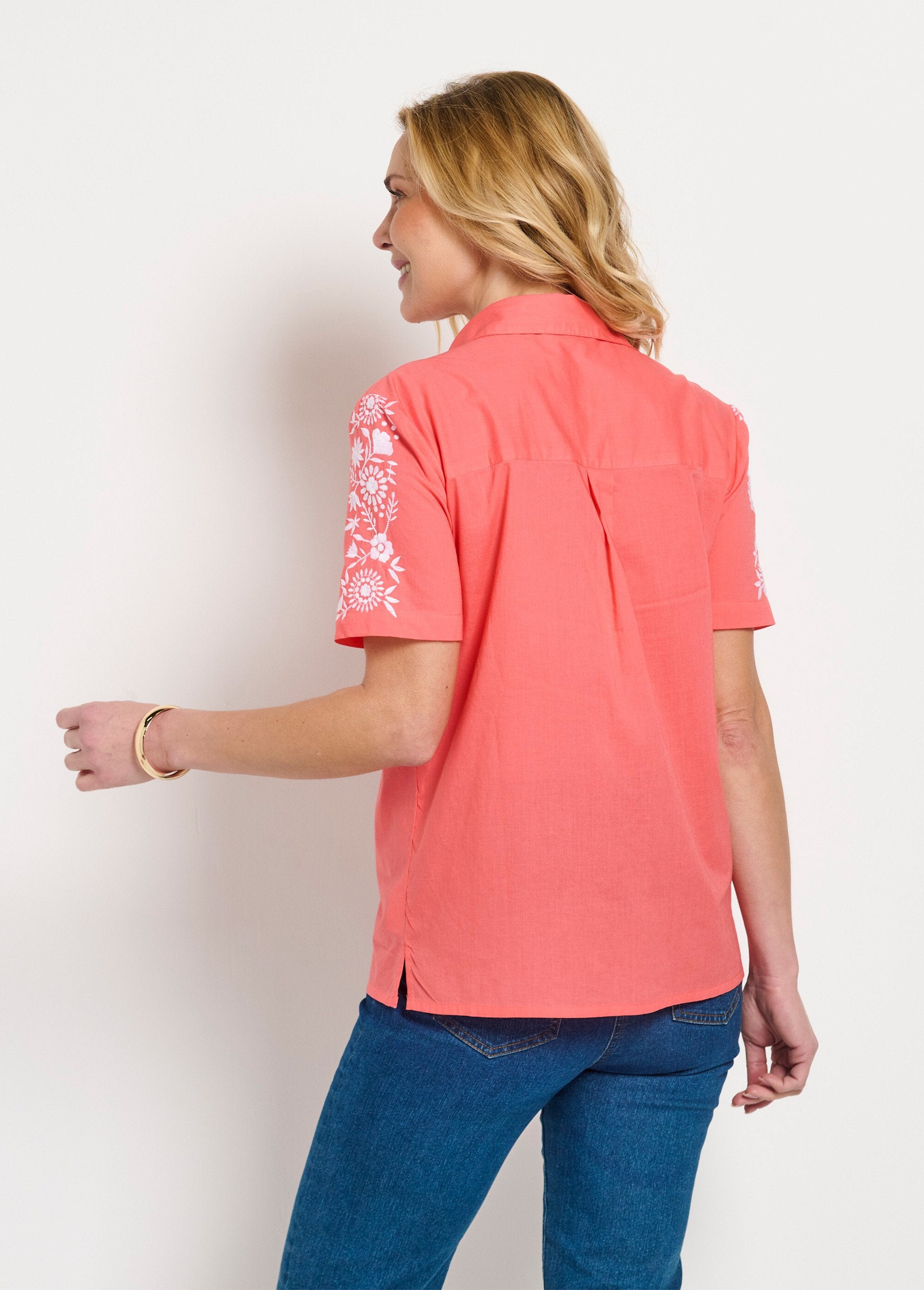 Blusa_longa_de_algodão_bordada_com_mangas_curtas_Corail_et_blanc_DO1_slim