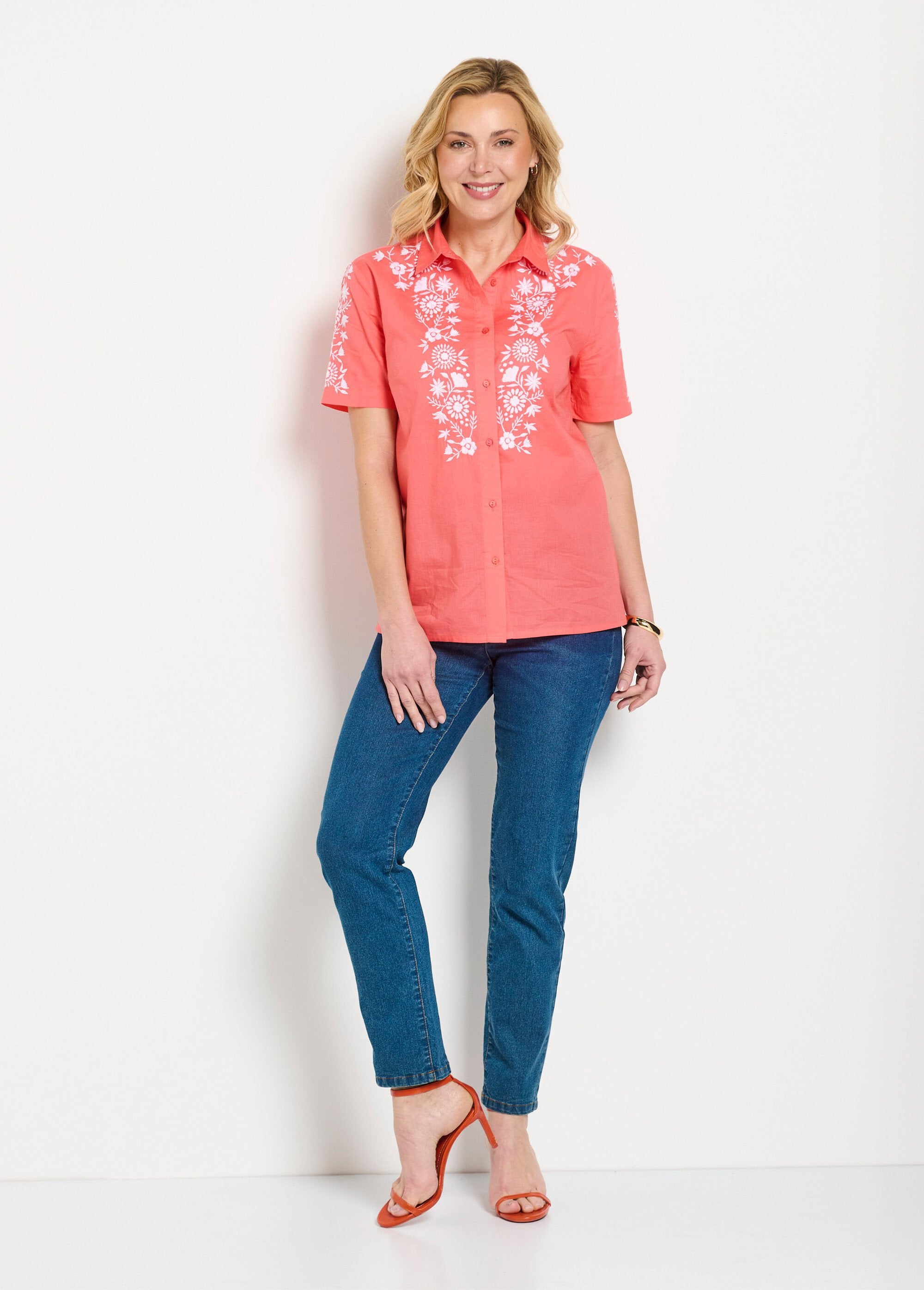 Blusa_longa_de_algodão_bordada_com_mangas_curtas_Corail_et_blanc_SF1_slim
