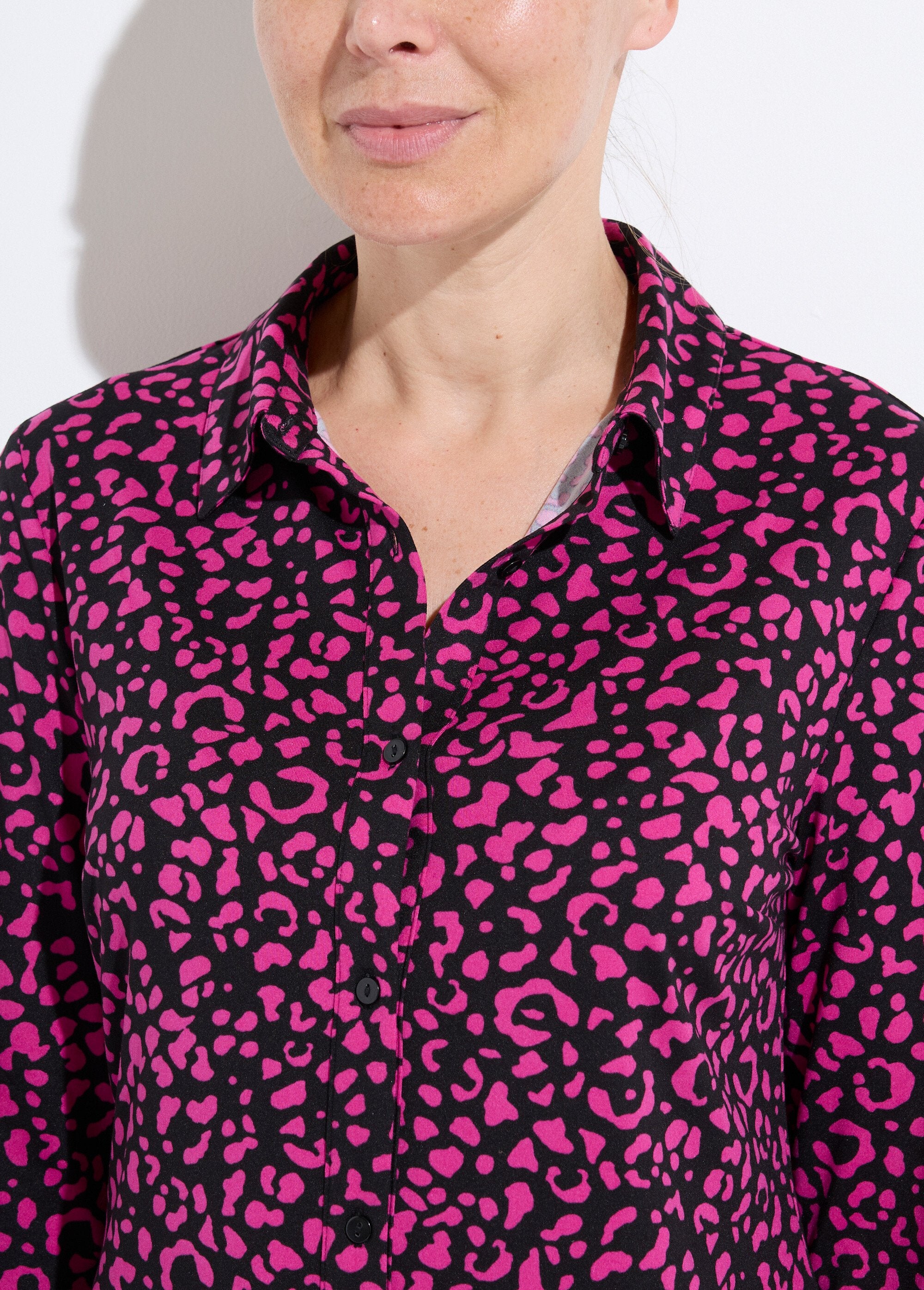 Blusa_de_malha_quentinha_com_estampa_de_pele_de_animal_Noir_et_fuchsia_DE1_slim