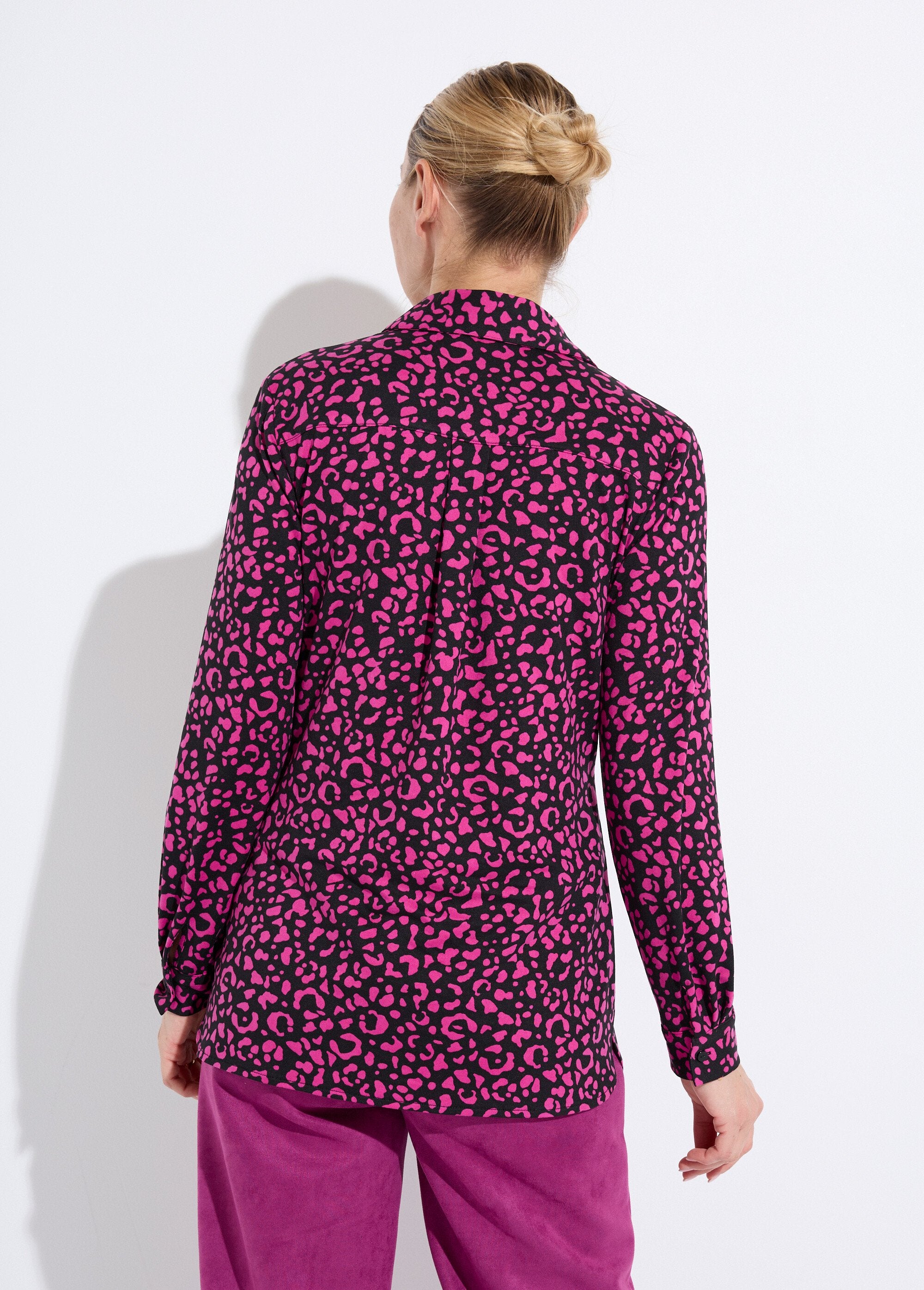 Blusa_de_malha_quentinha_com_estampa_de_pele_de_animal_Noir_et_fuchsia_DO1_slim