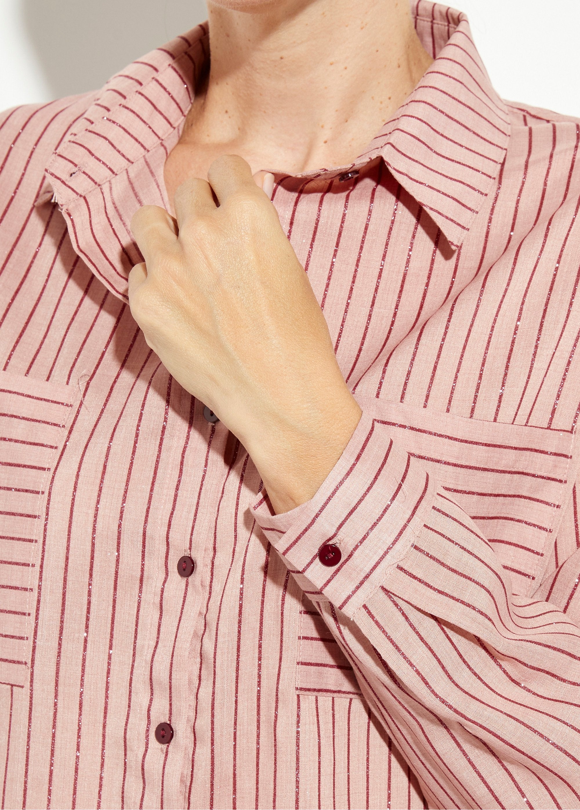 Blusa_de_riscas_com_lantejoulas,_voile_fino_Rose_et_bordeaux_DE1_slim