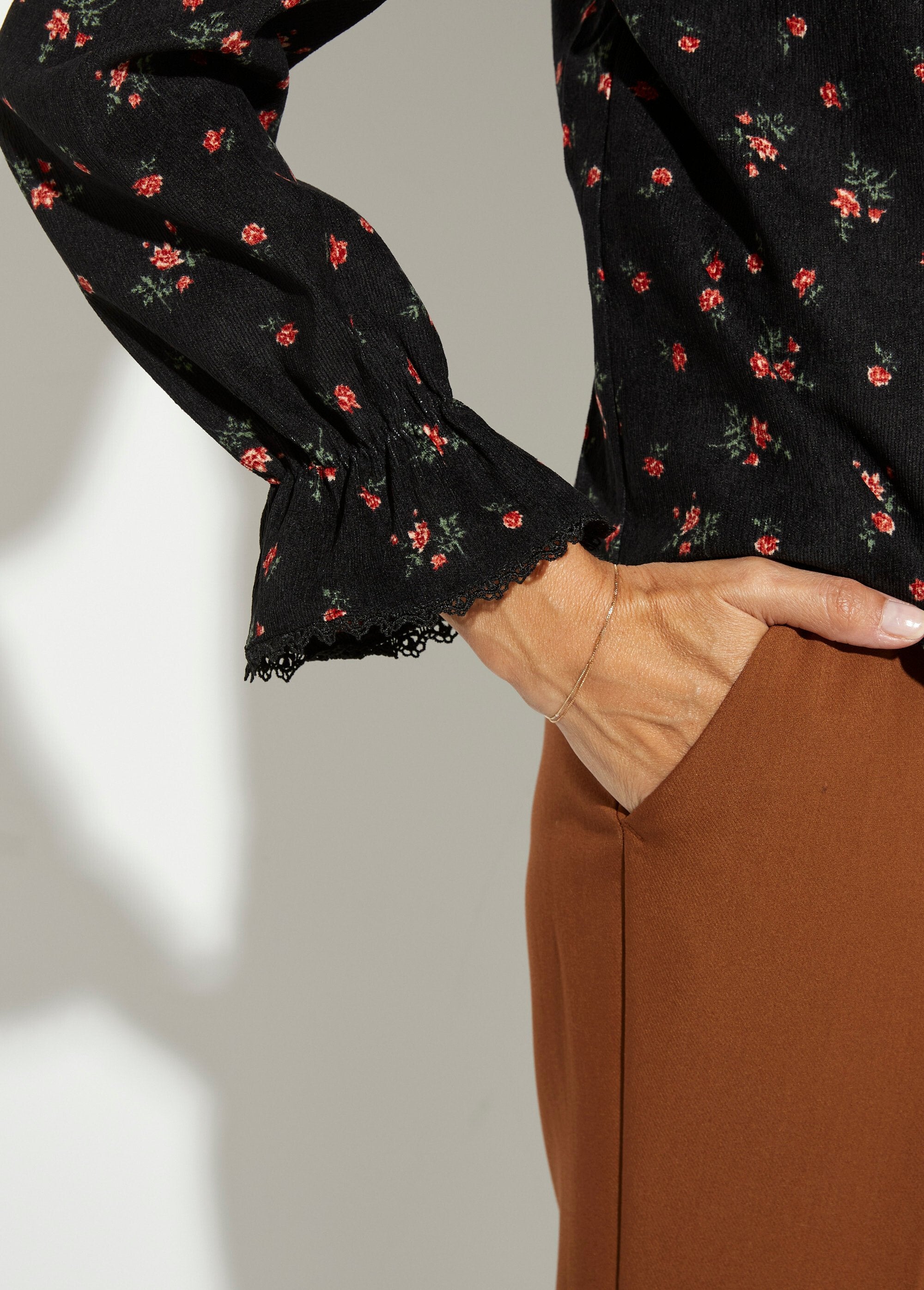 Blusa_de_veludo_Milleraies_com_padrão_rosa_Noir_imprime_DE1_slim