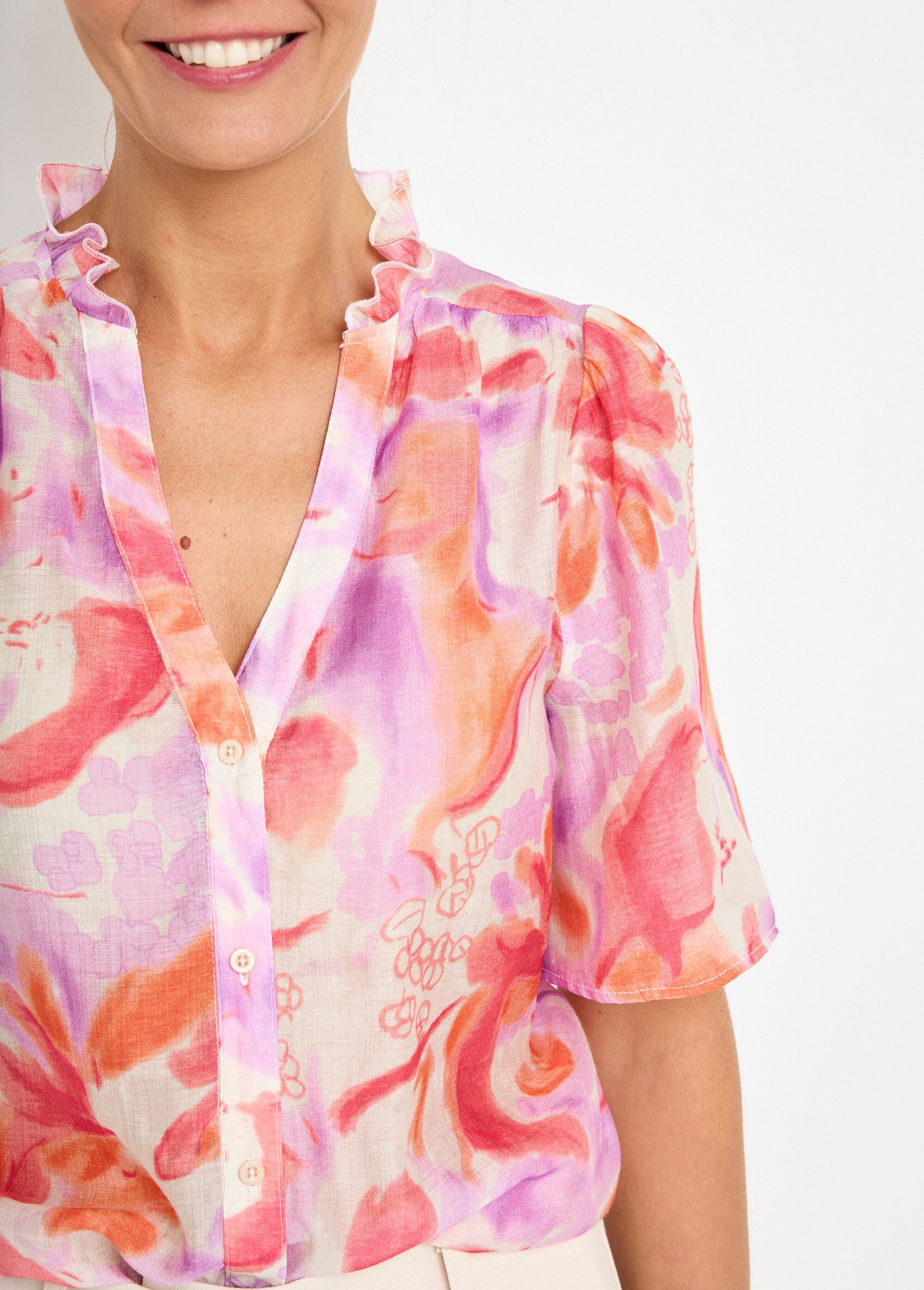 Blusa_de_voile_de_linho_com_estampa_artística_Orange_et_parme_DE1_slim