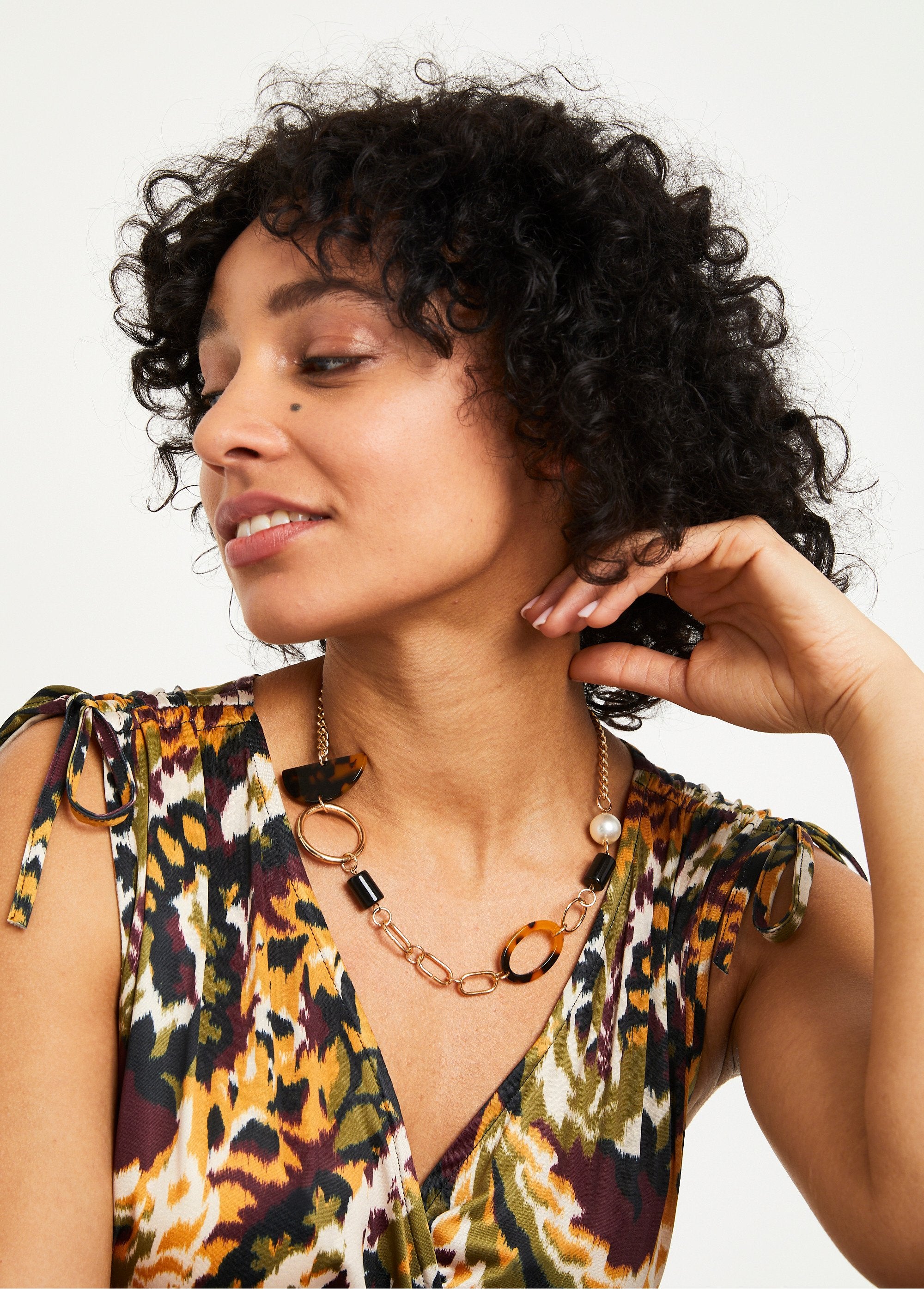 Colar_gargantilha_chique_Dore_FA2_slim